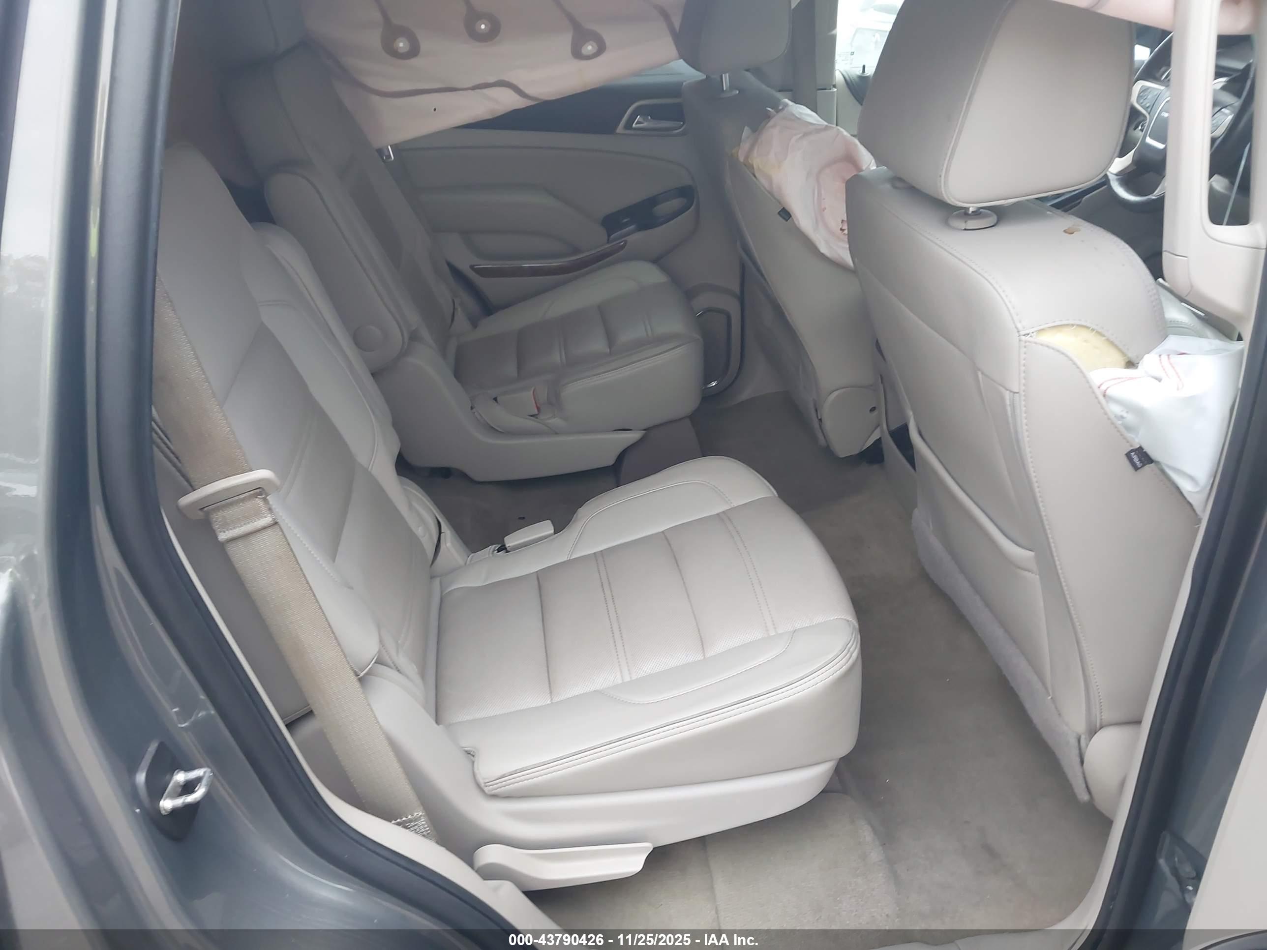 GMC YUKON image 8