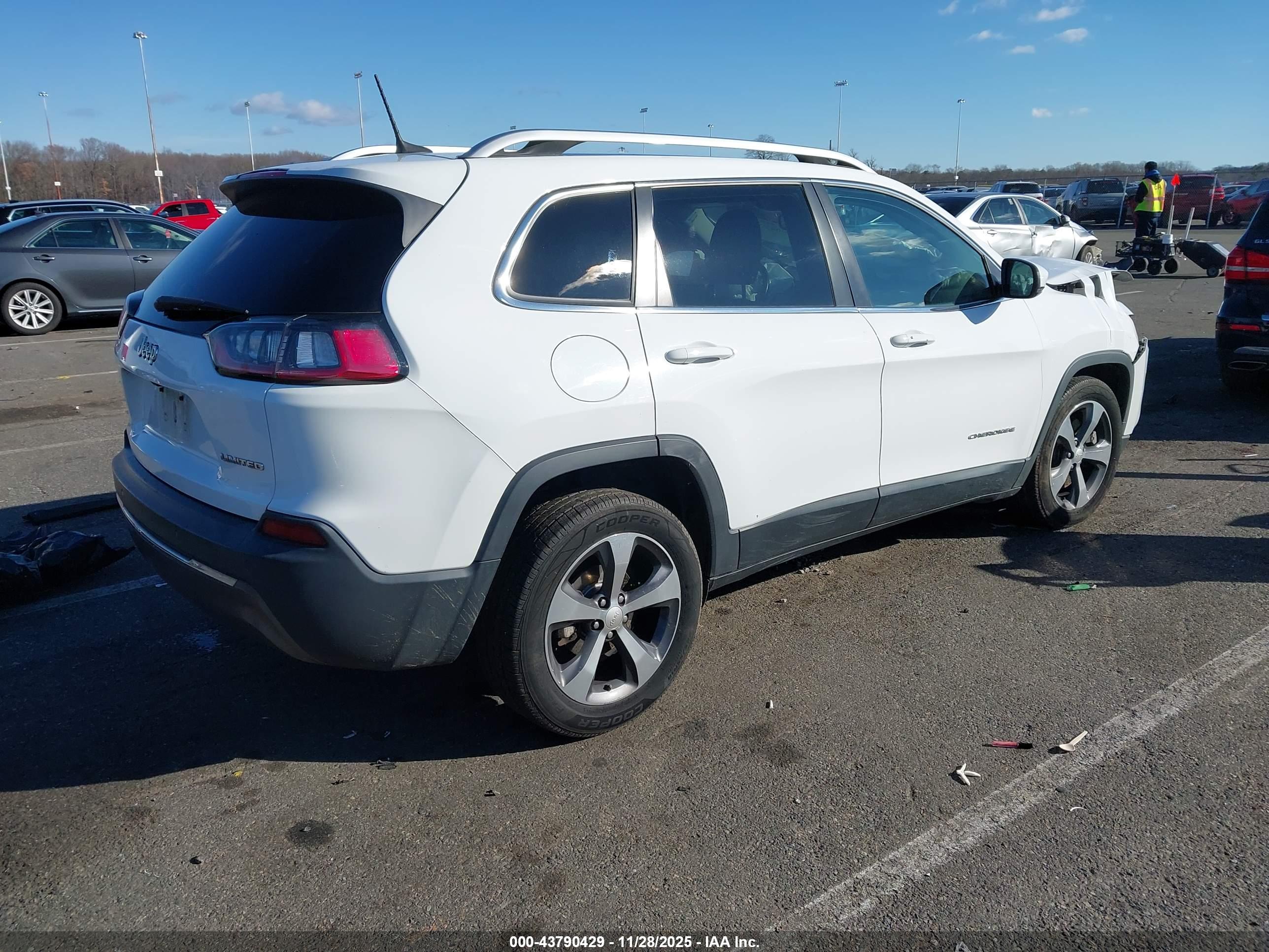 JEEP CHEROKEE image 4
