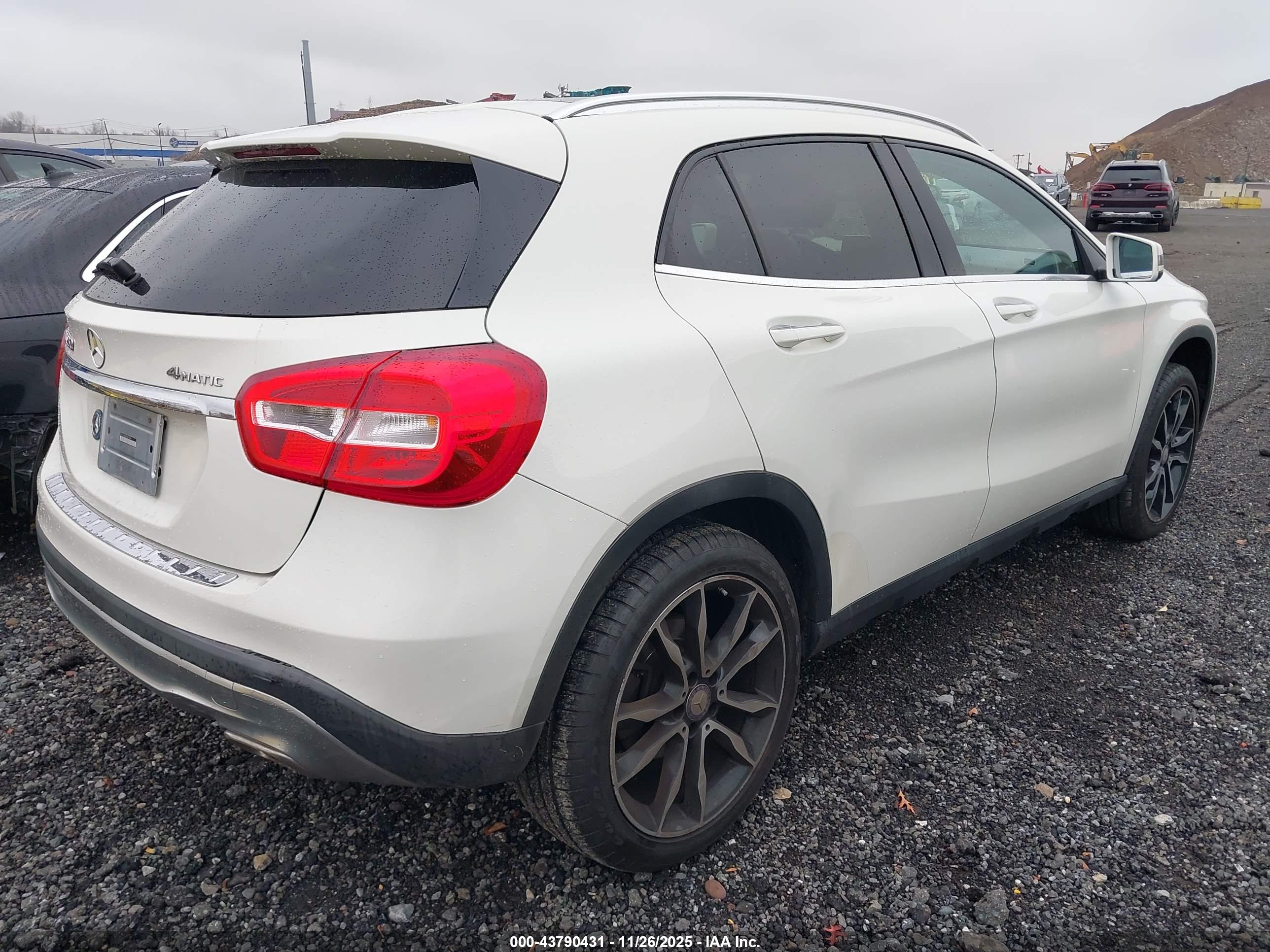 MERCEDES-BENZ GLA image 4