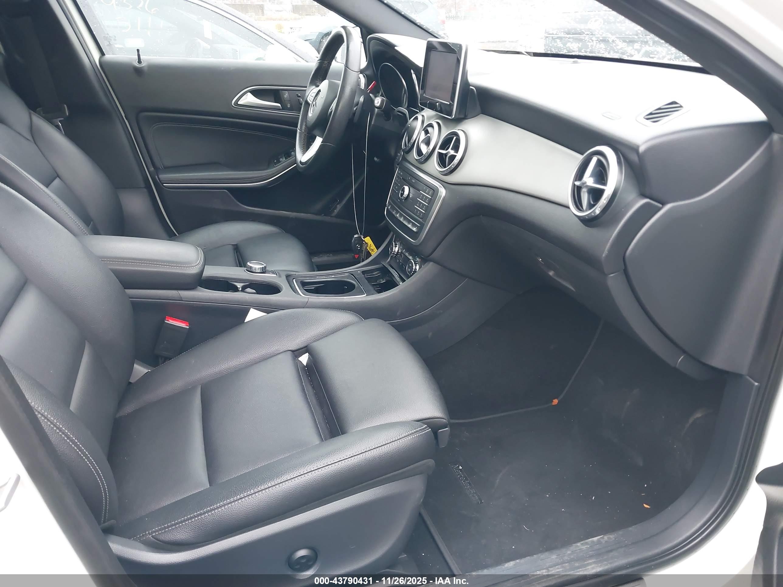 MERCEDES-BENZ GLA image 5