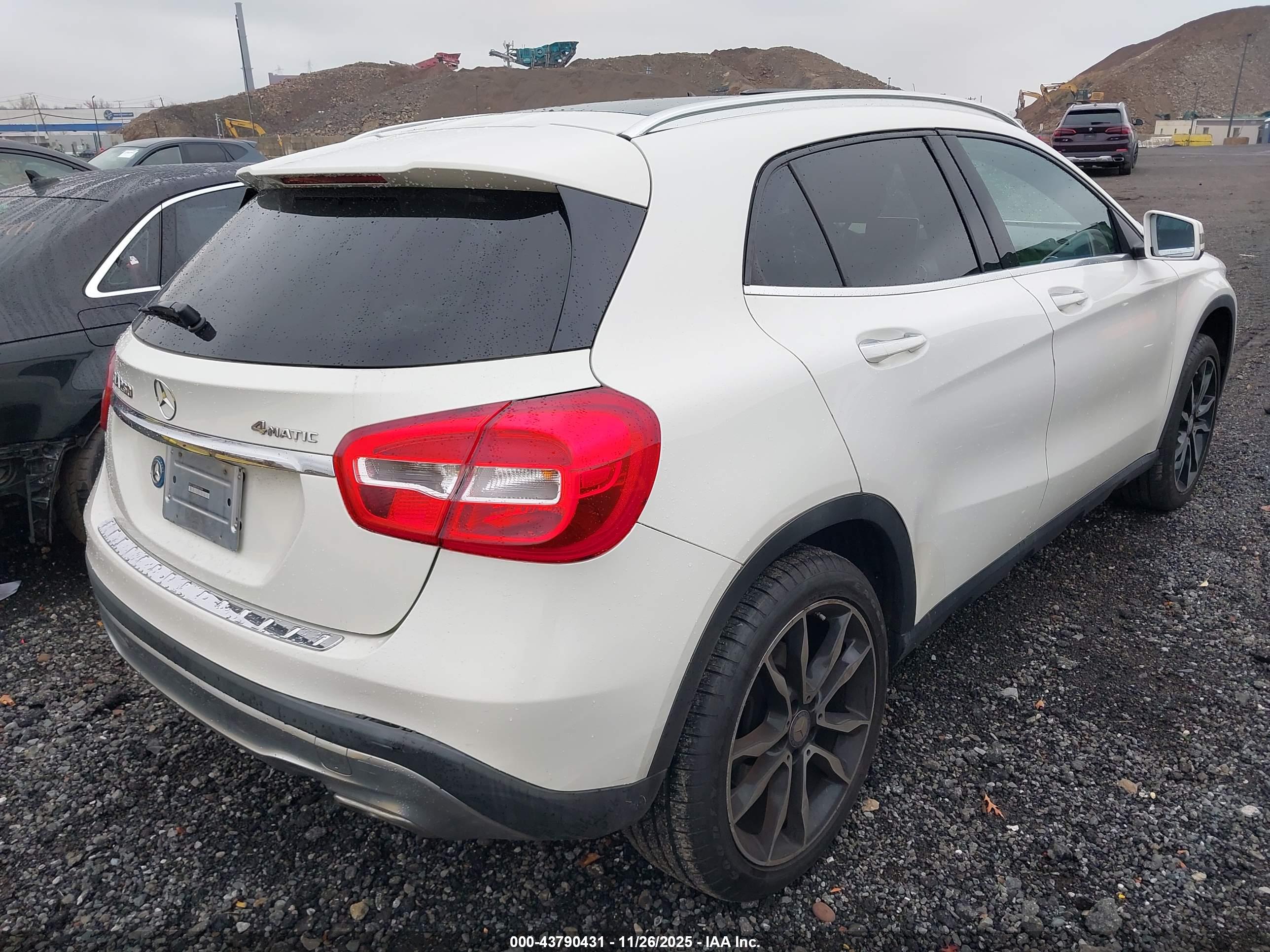 MERCEDES-BENZ GLA image 6