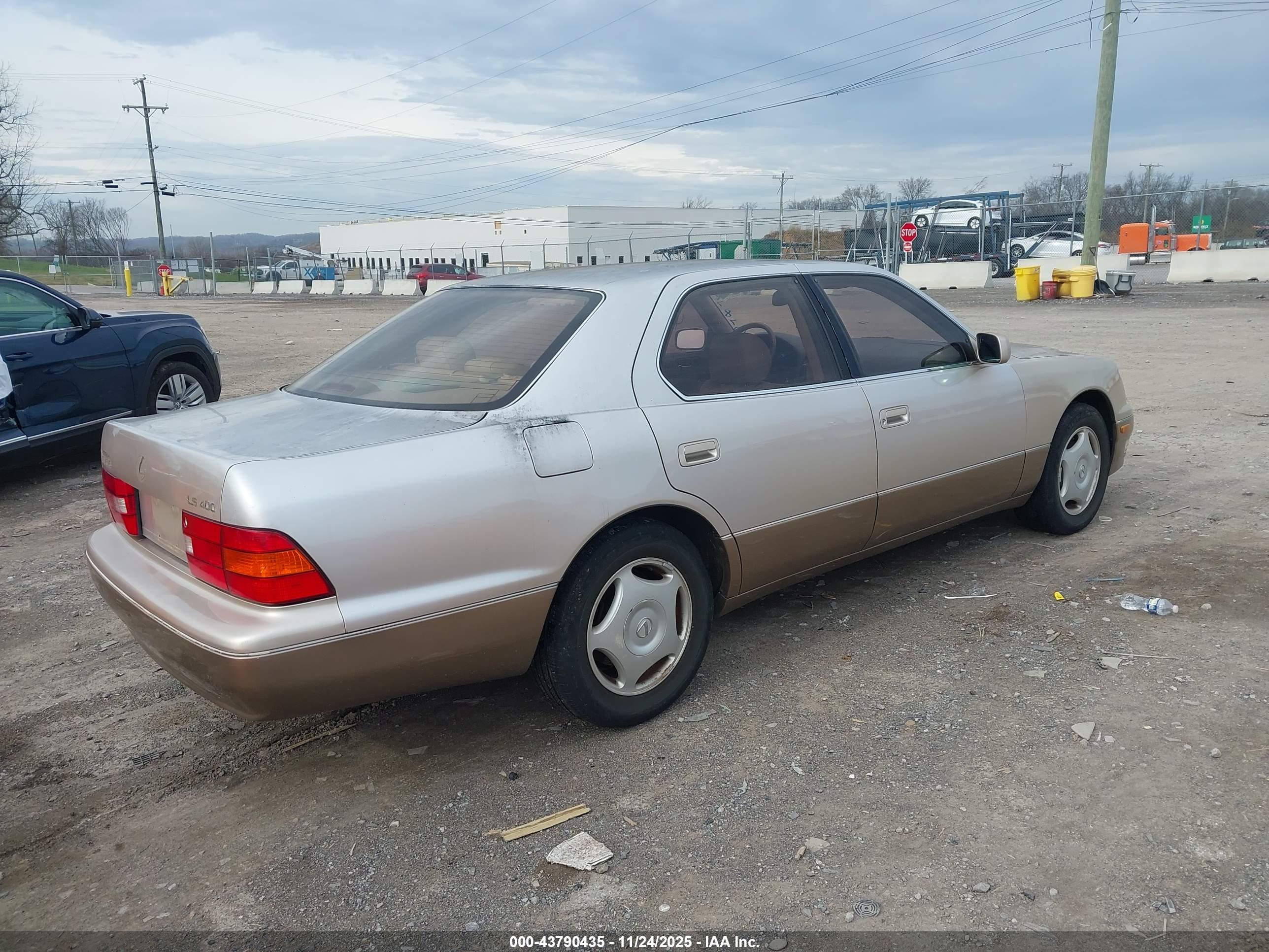 LEXUS LS image 4
