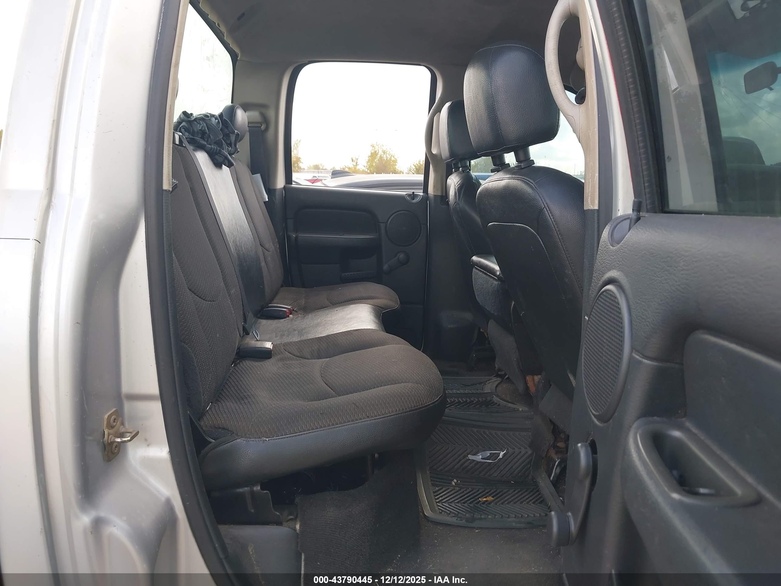 DODGE RAM image 8