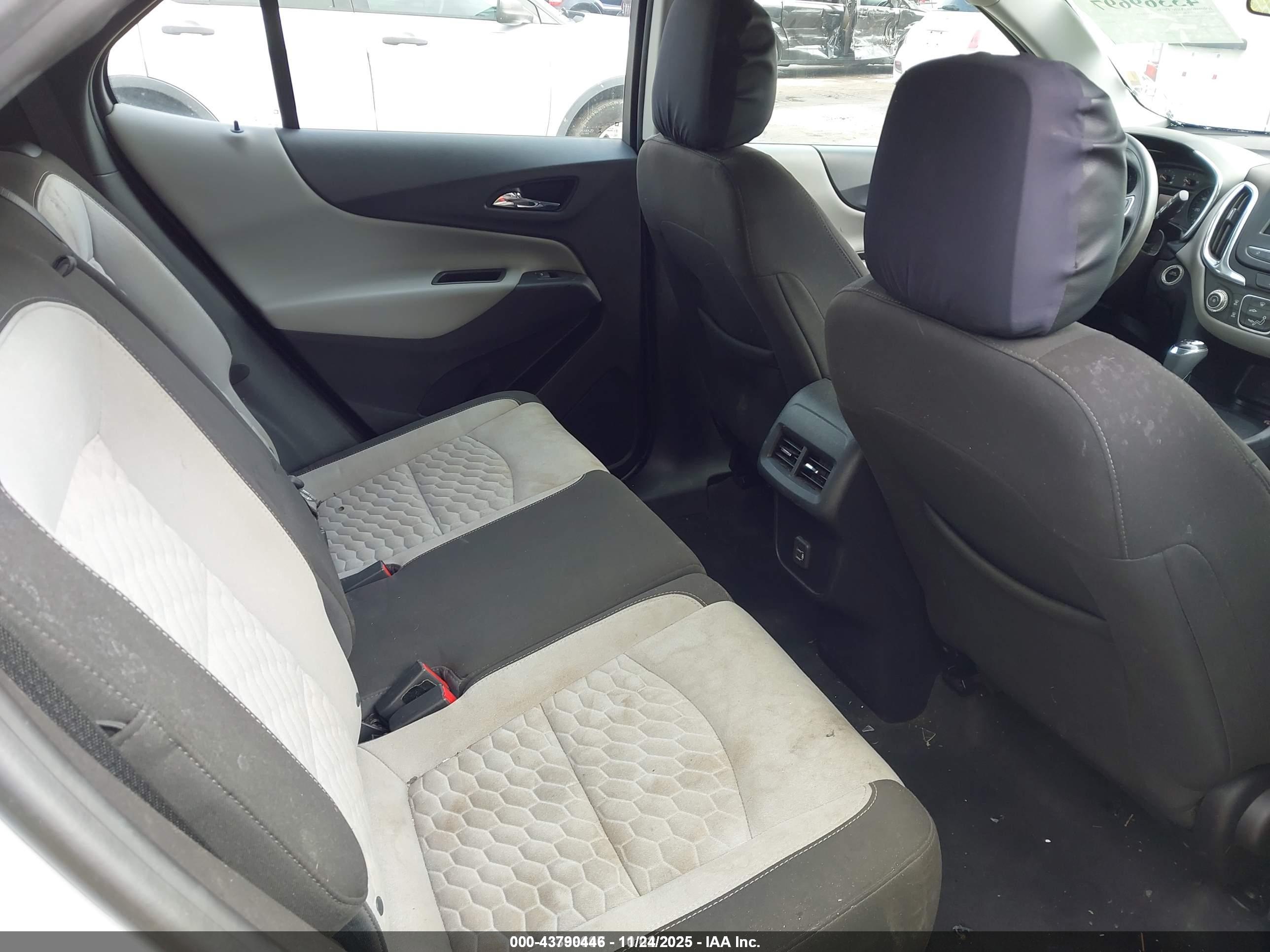 CHEVROLET EQUINOX image 8