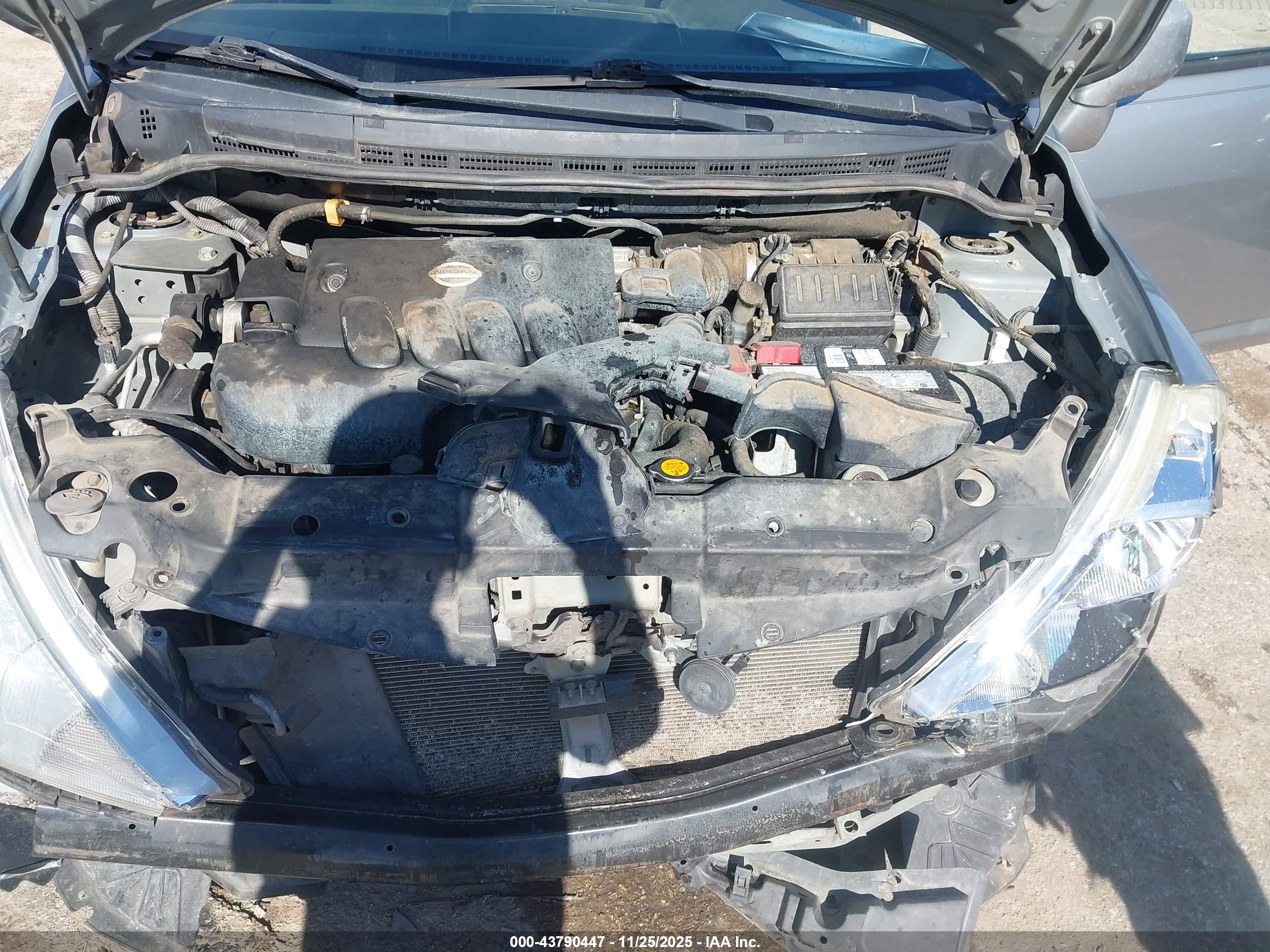 NISSAN VERSA image 10