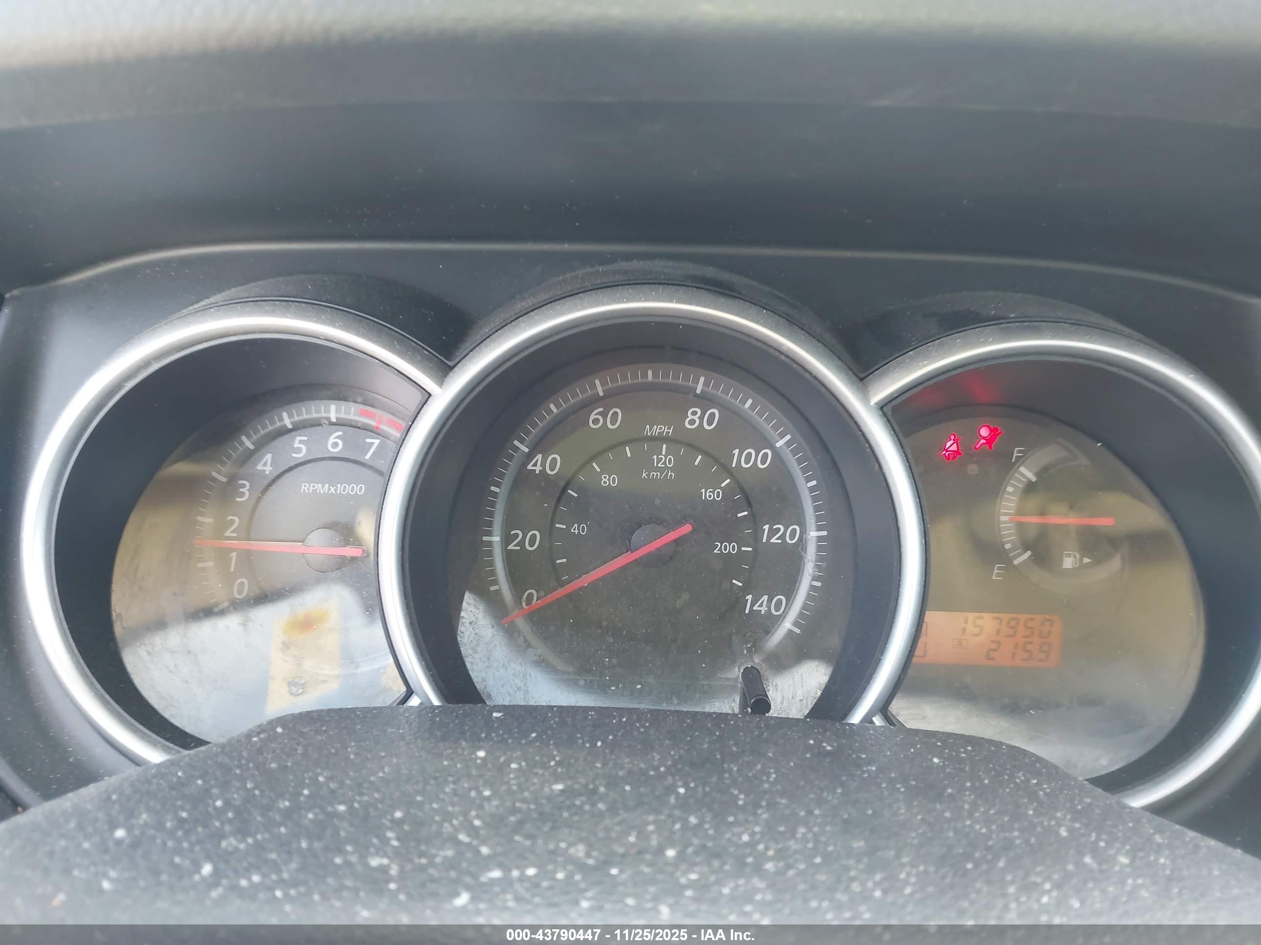 NISSAN VERSA image 7