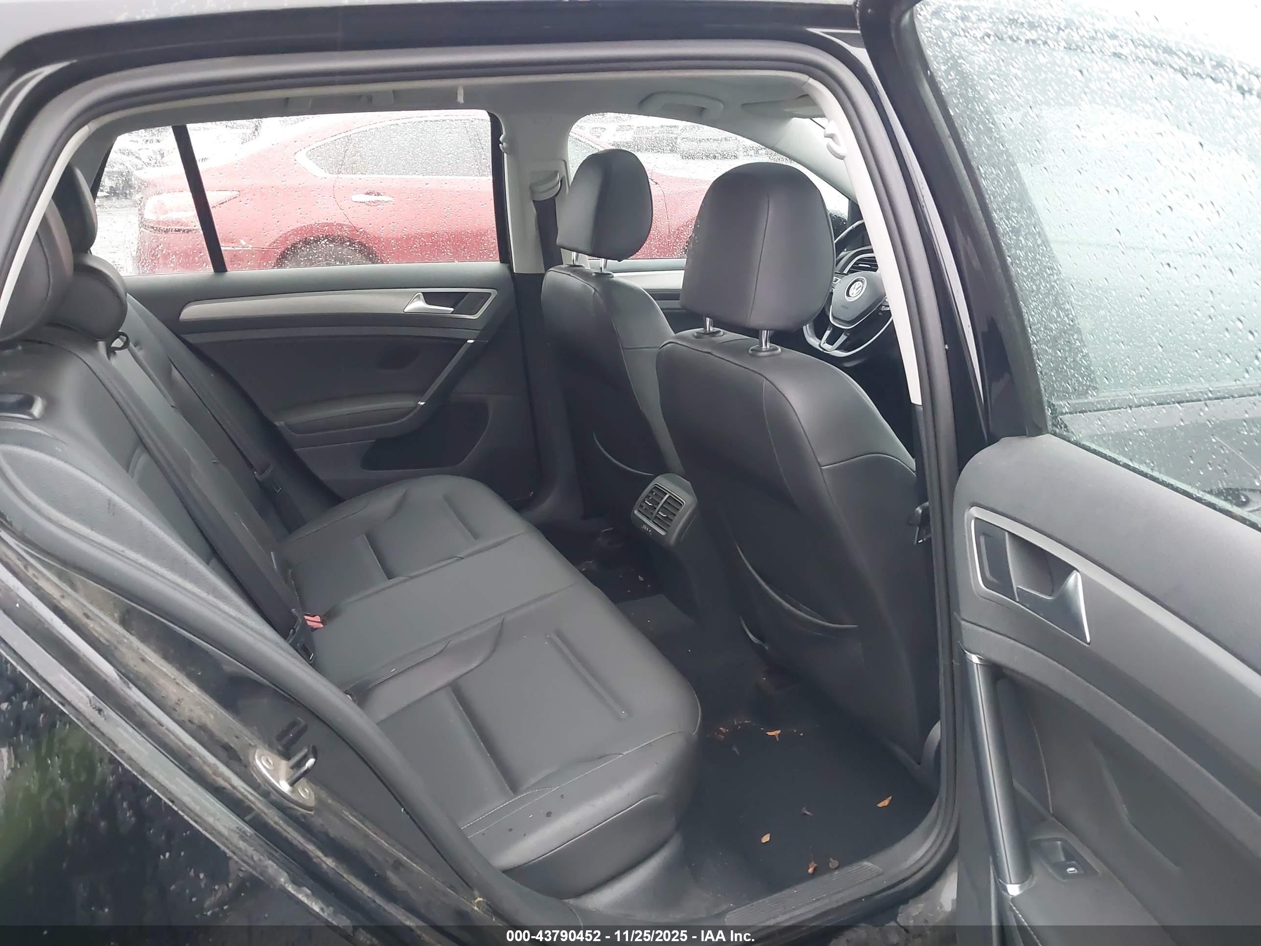 VOLKSWAGEN GOLF image 8