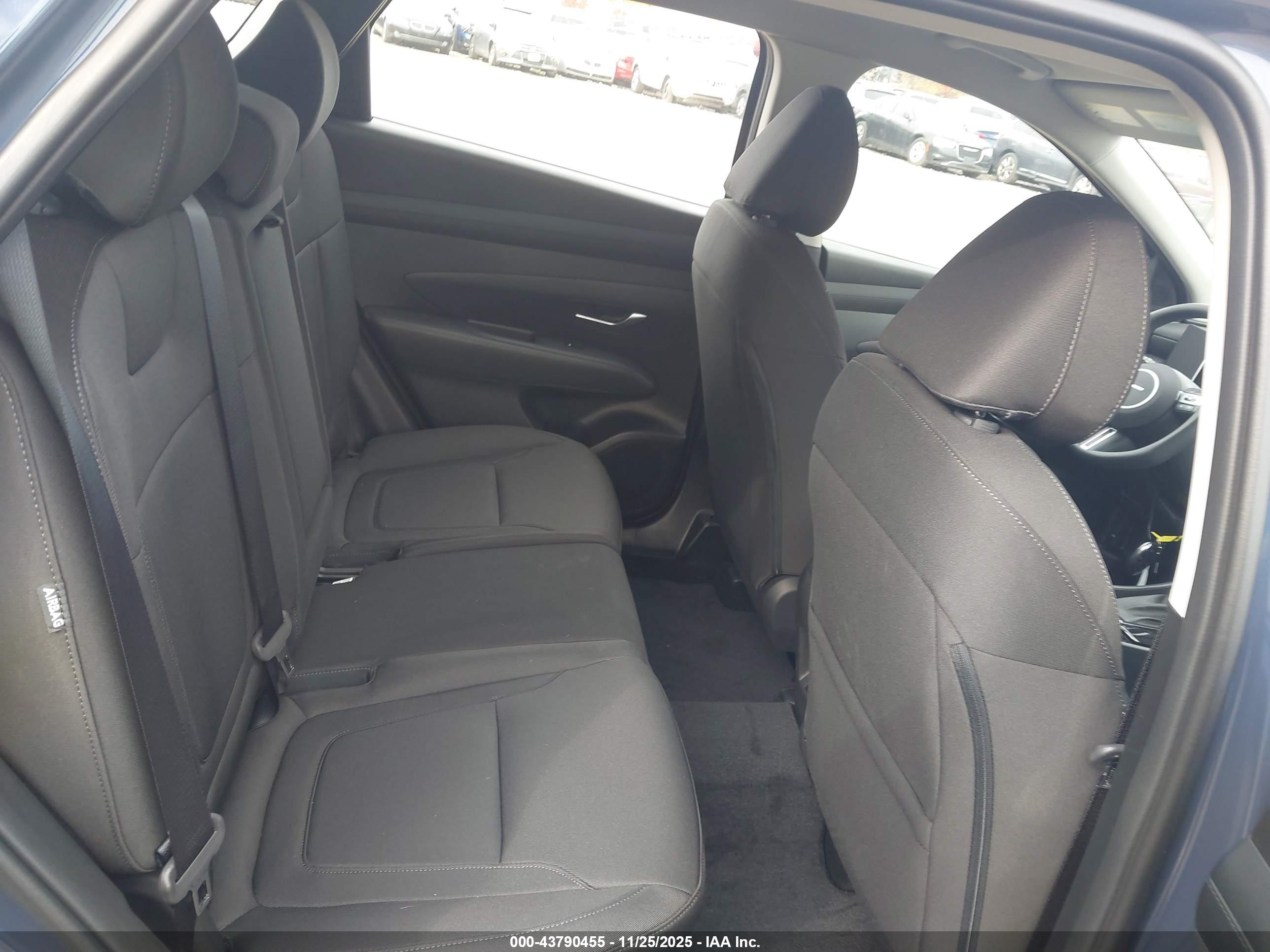 HYUNDAI TUCSON image 8