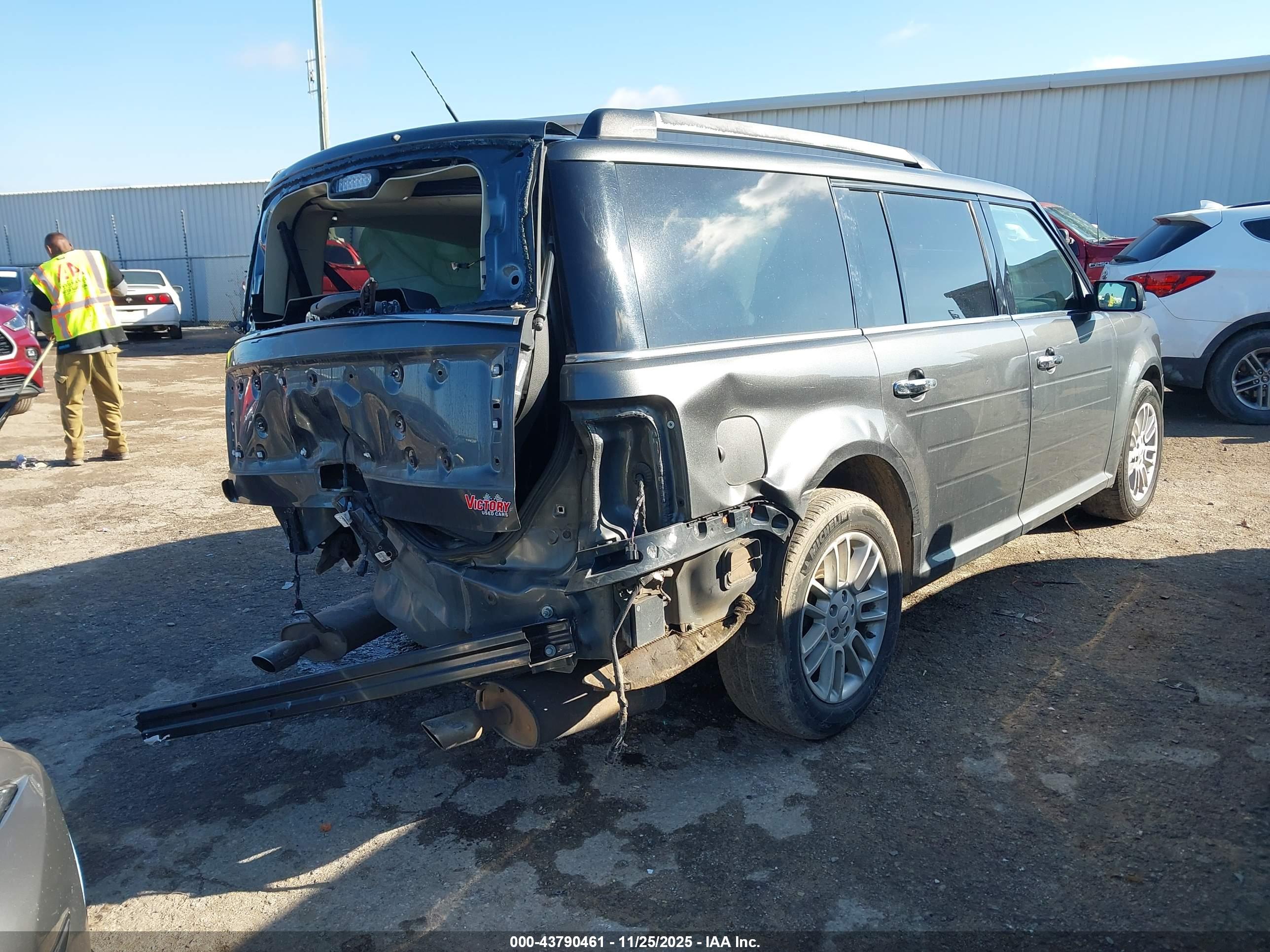 FORD FLEX image 4