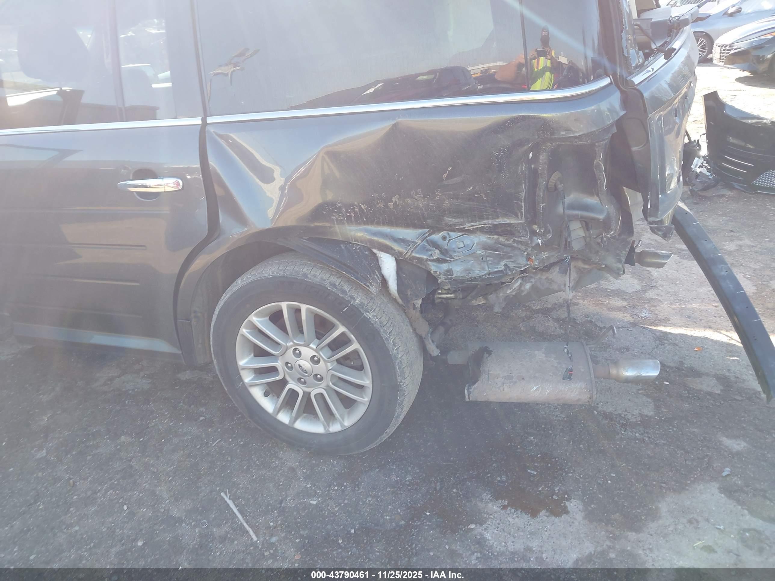 FORD FLEX image 6
