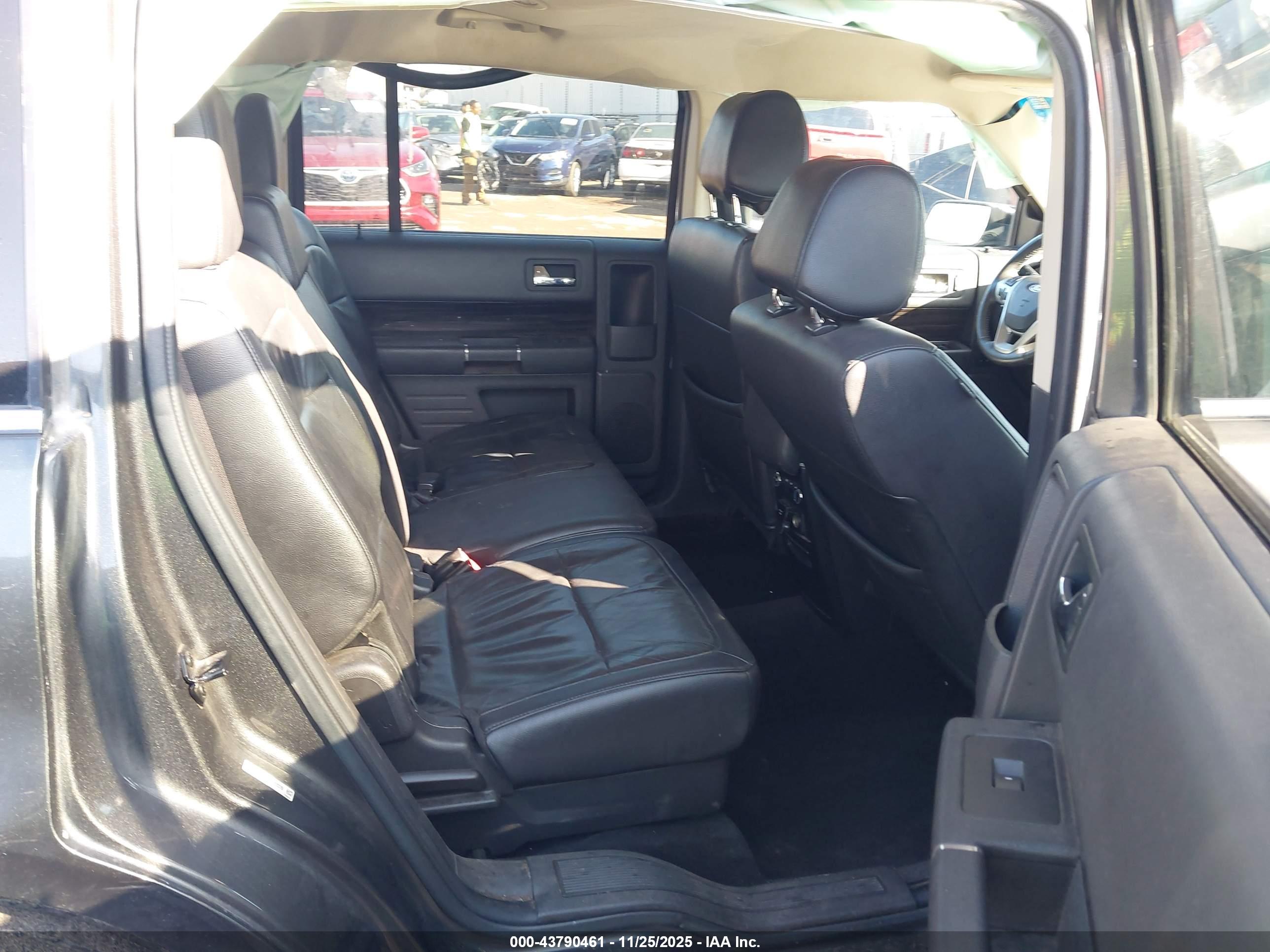 FORD FLEX image 8