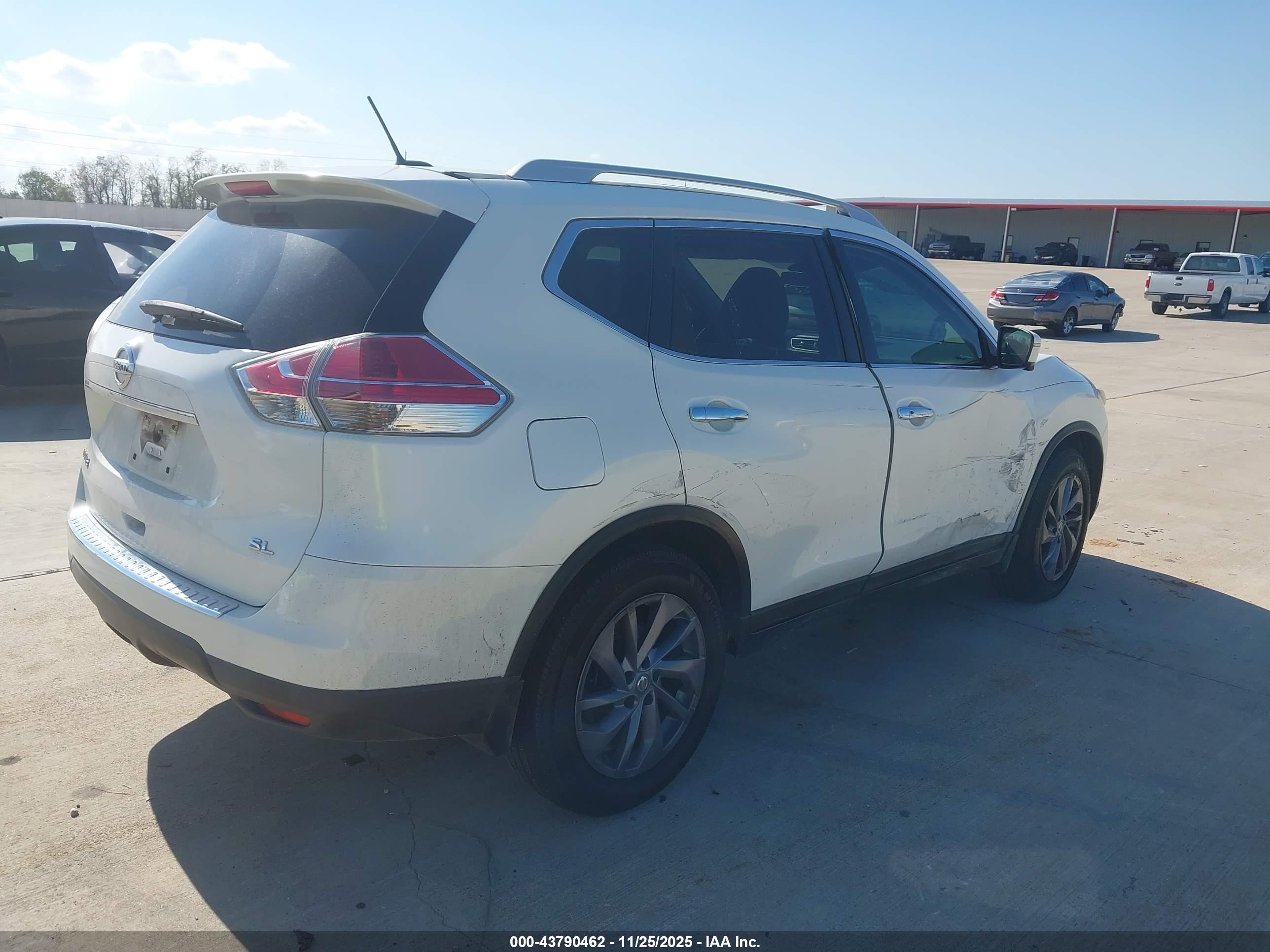 NISSAN ROGUE image 4