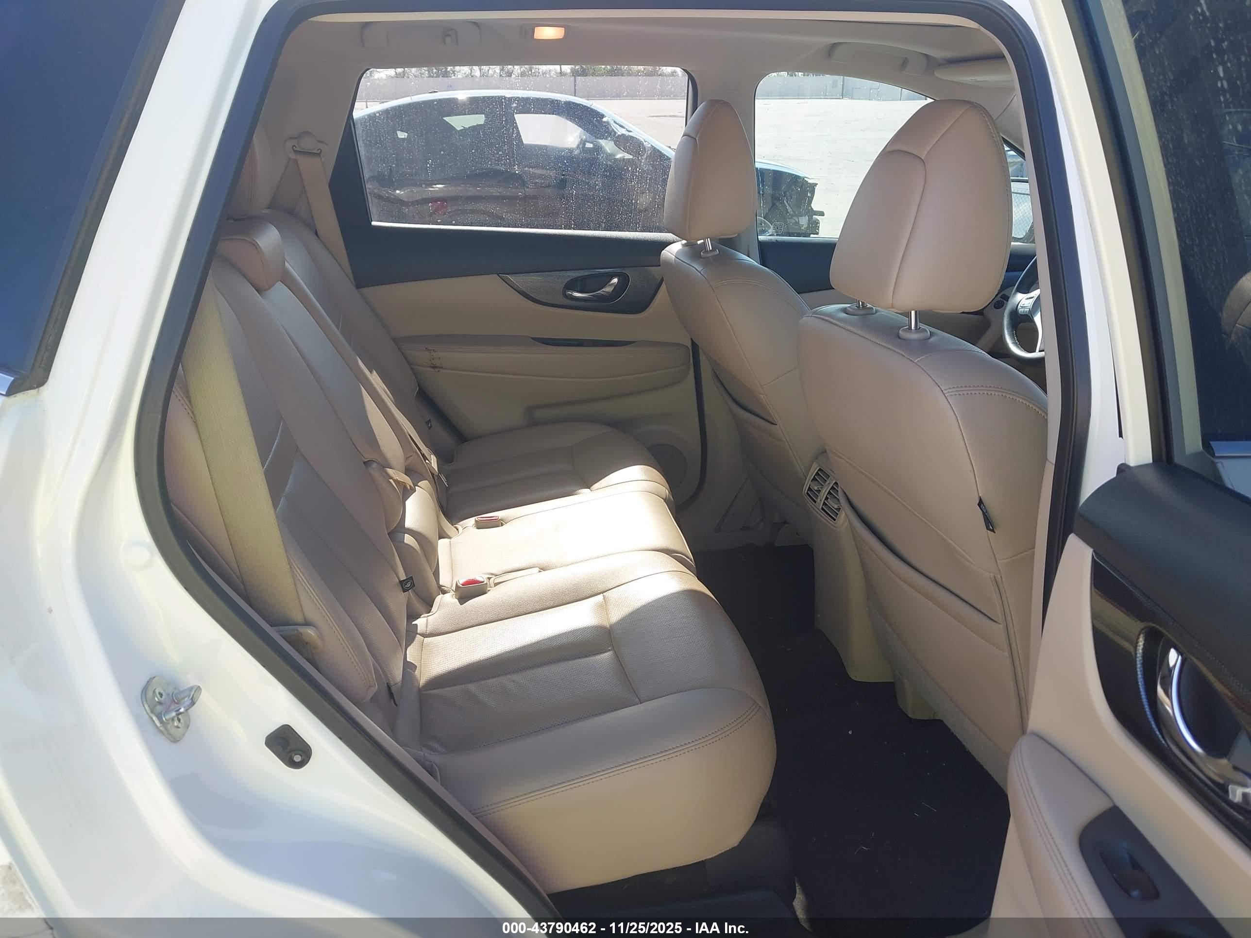 NISSAN ROGUE image 8