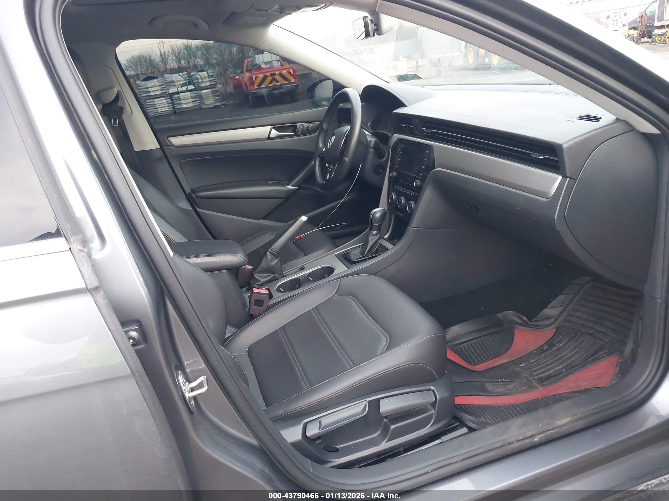 VOLKSWAGEN PASSAT image 5