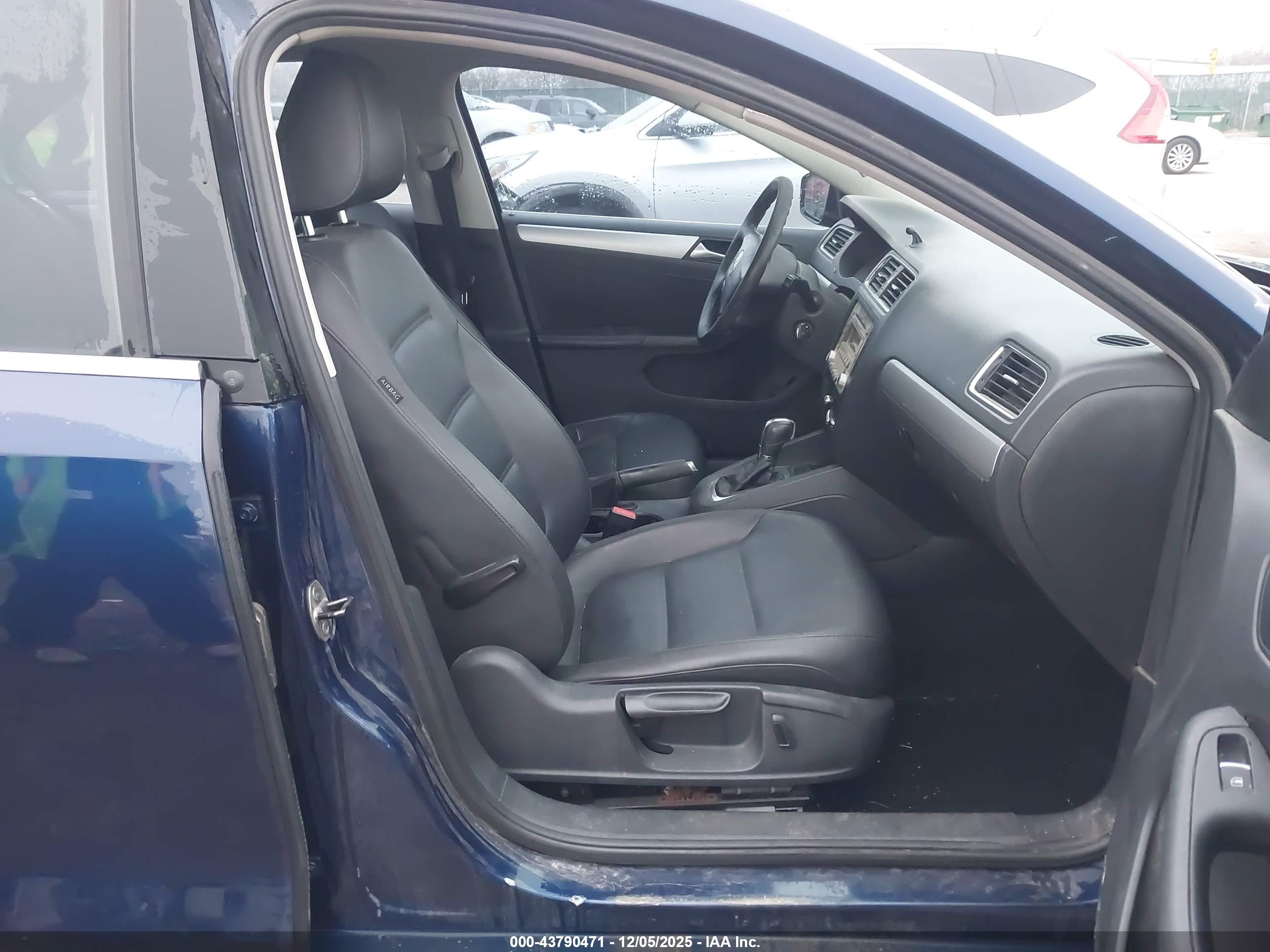 VOLKSWAGEN JETTA image 5