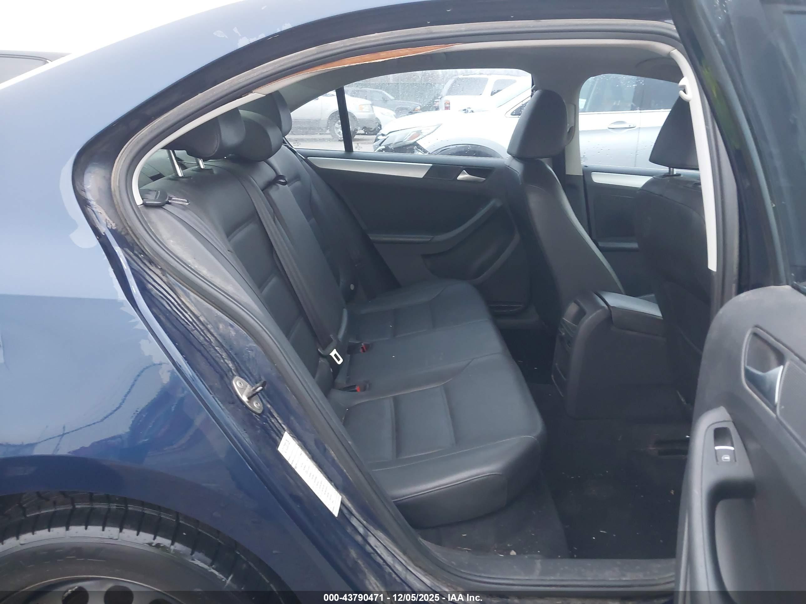 VOLKSWAGEN JETTA image 8