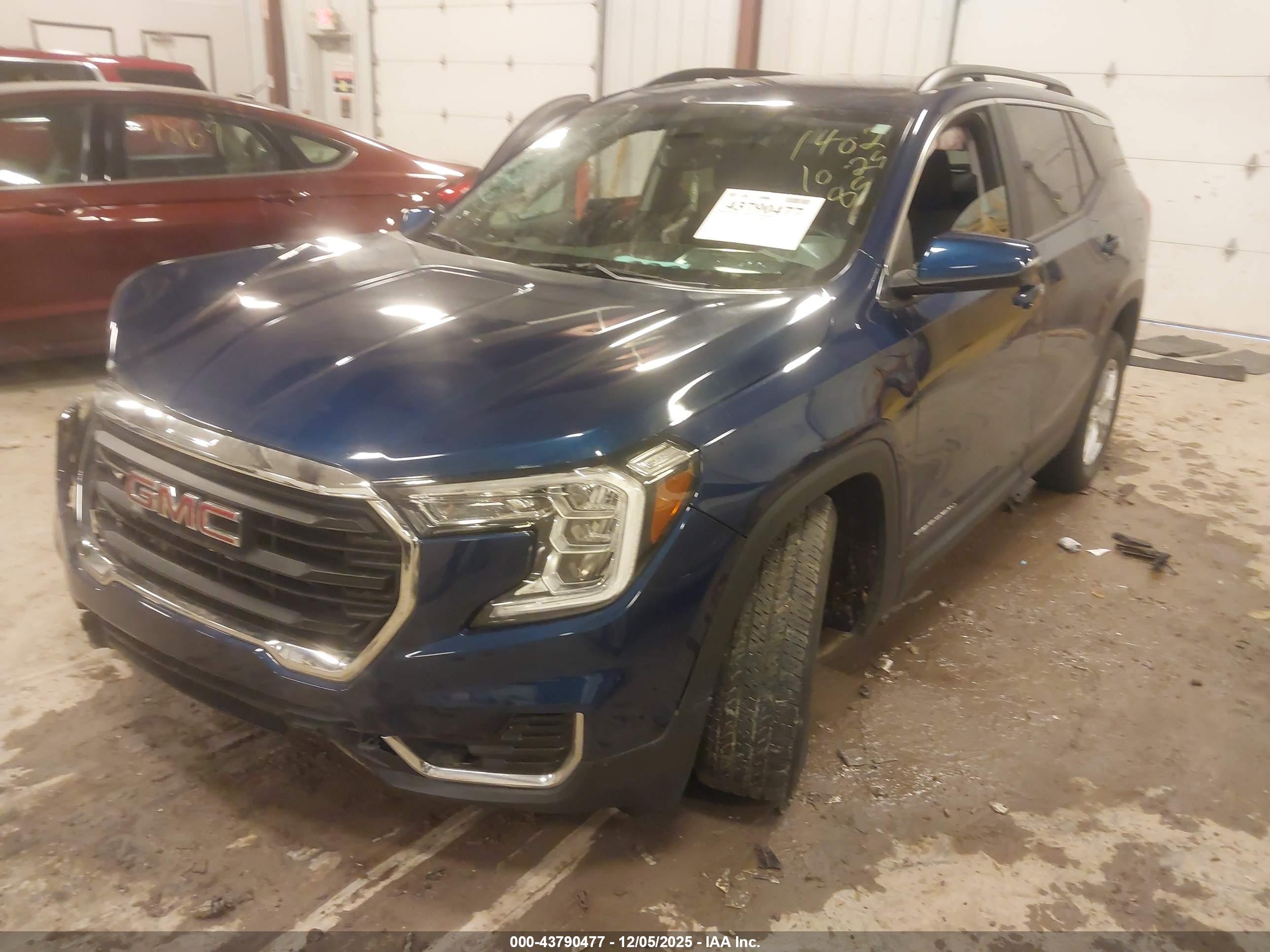 GMC TERRAIN image 2