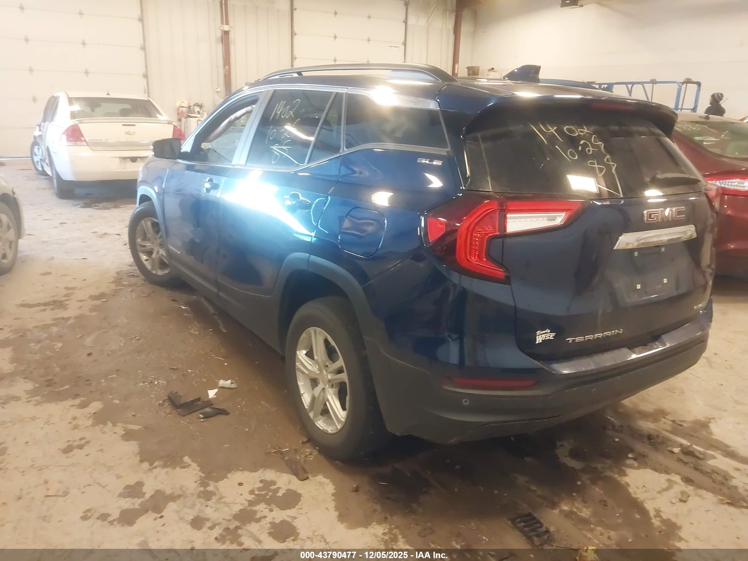 GMC TERRAIN image 3