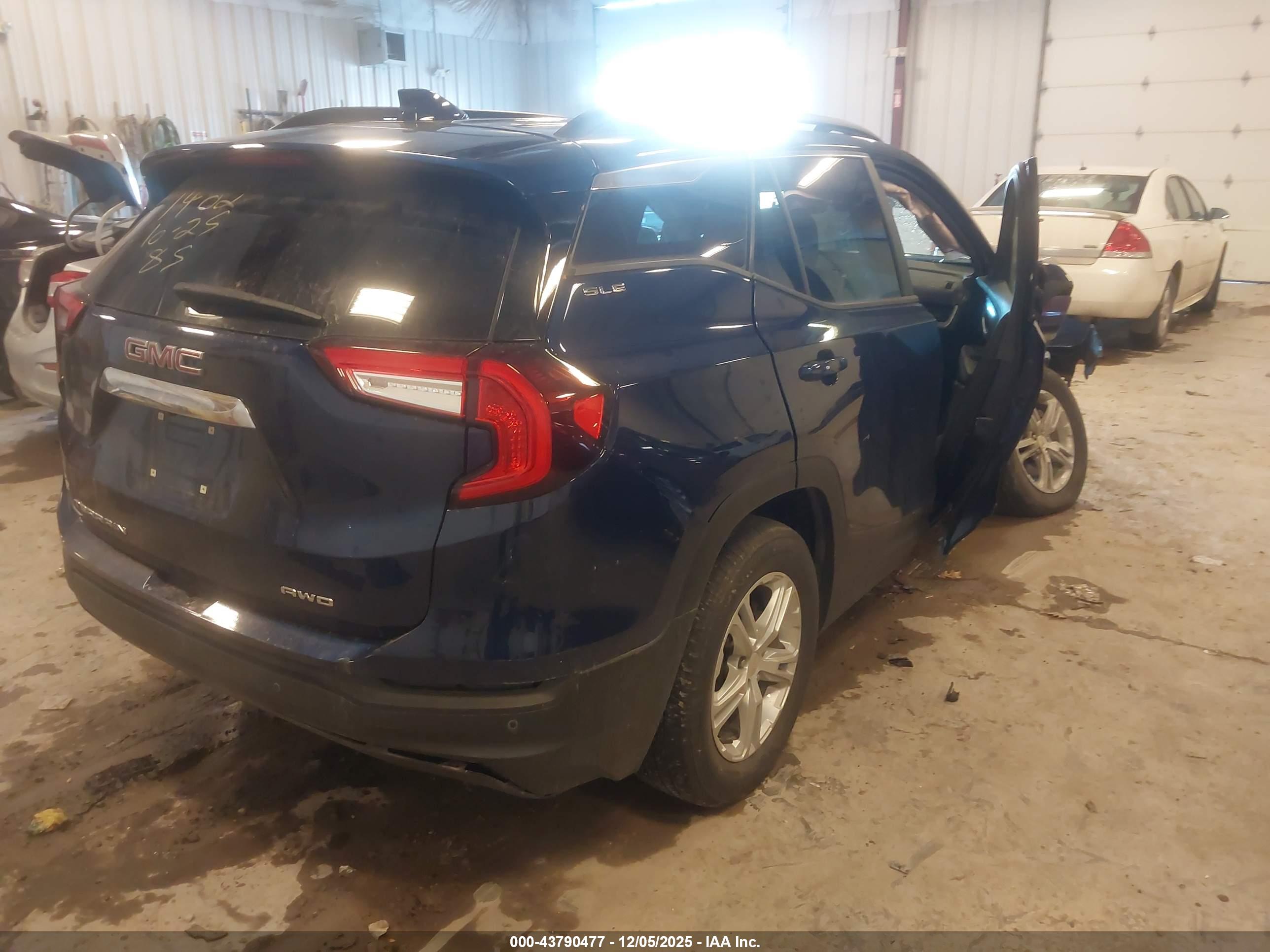 GMC TERRAIN image 4