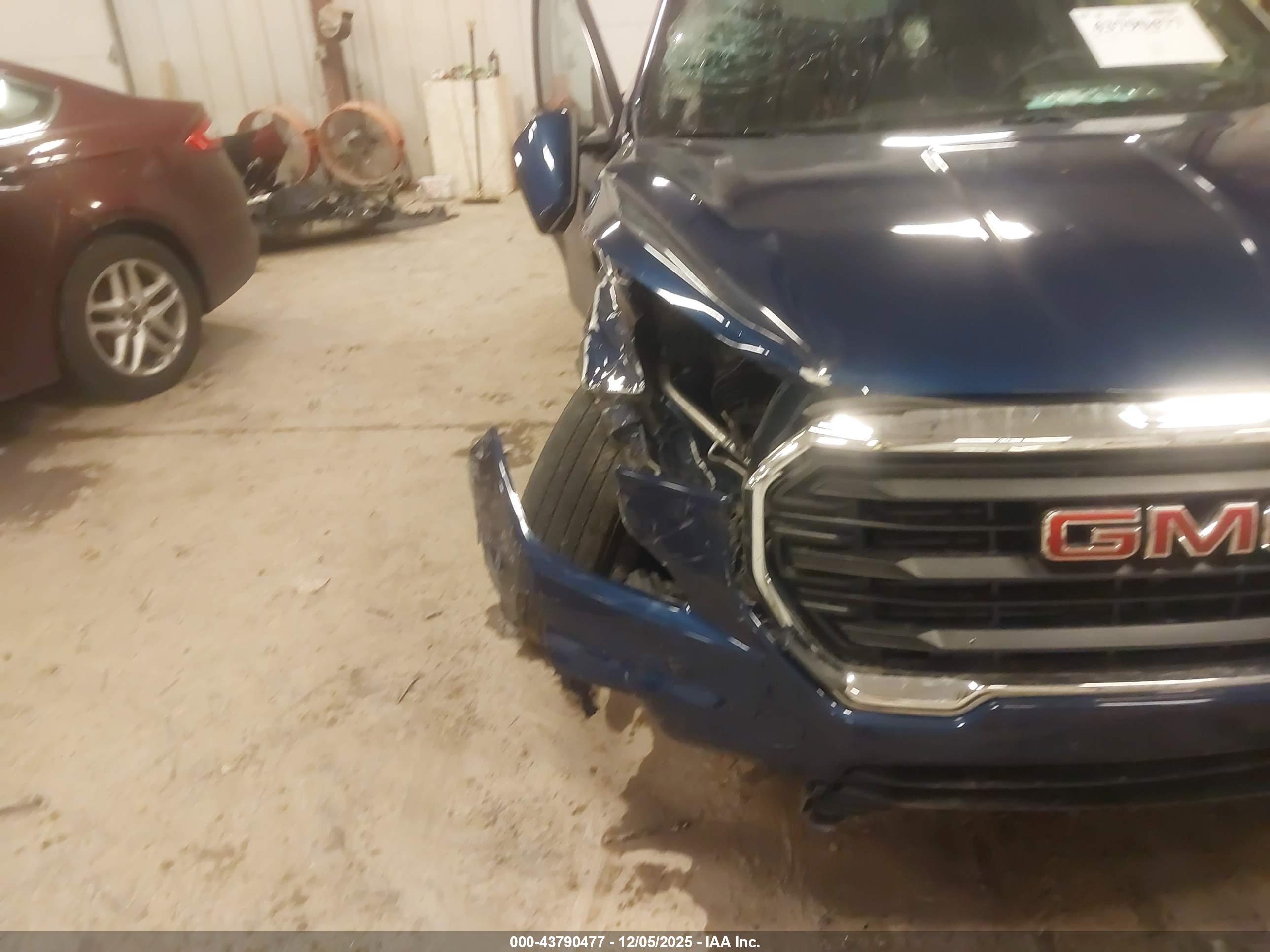 GMC TERRAIN image 6