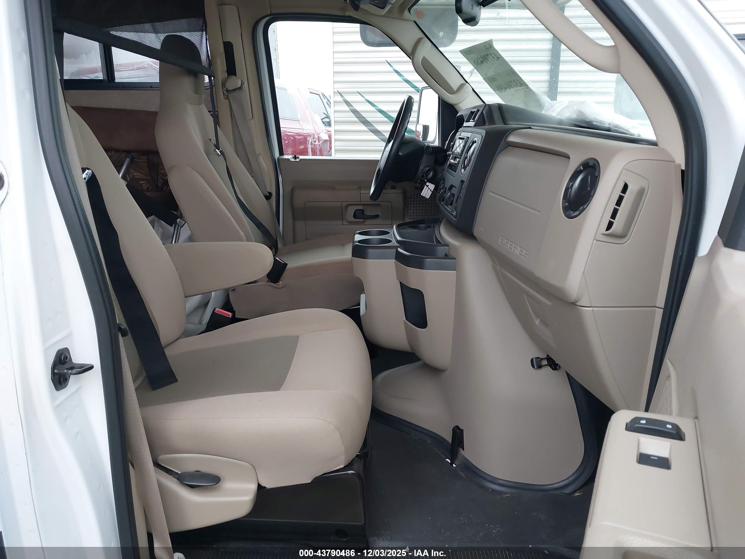 FORD E-350 image 5