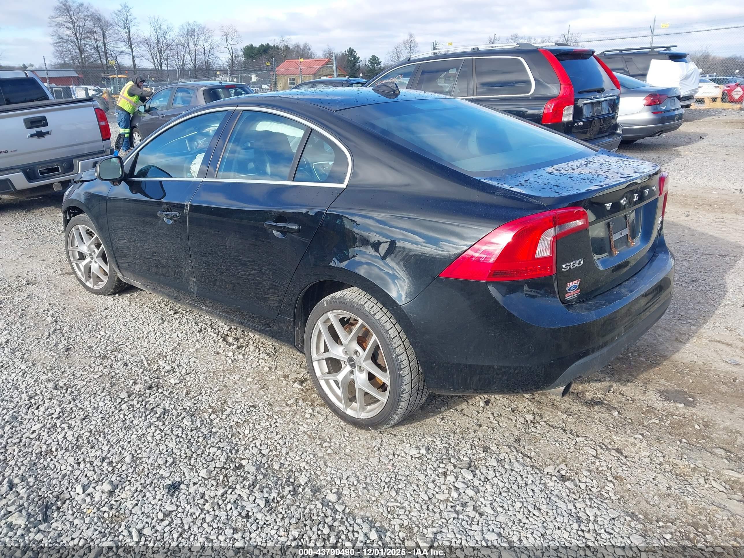VOLVO S60 image 3