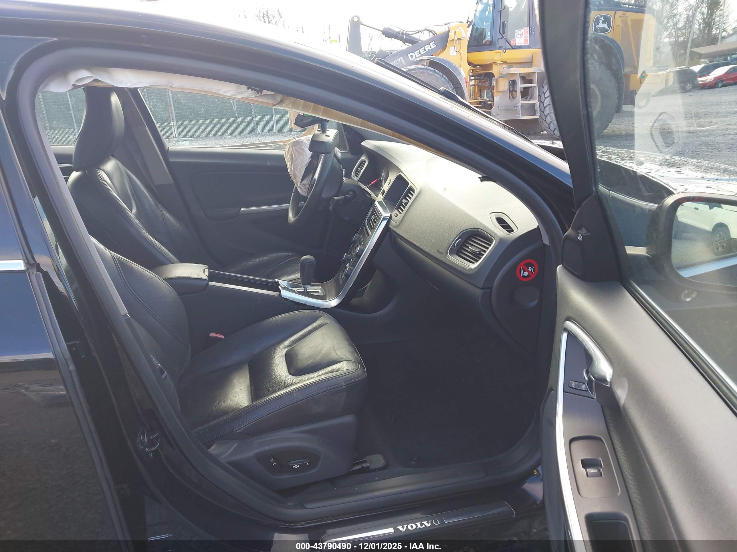VOLVO S60 image 5