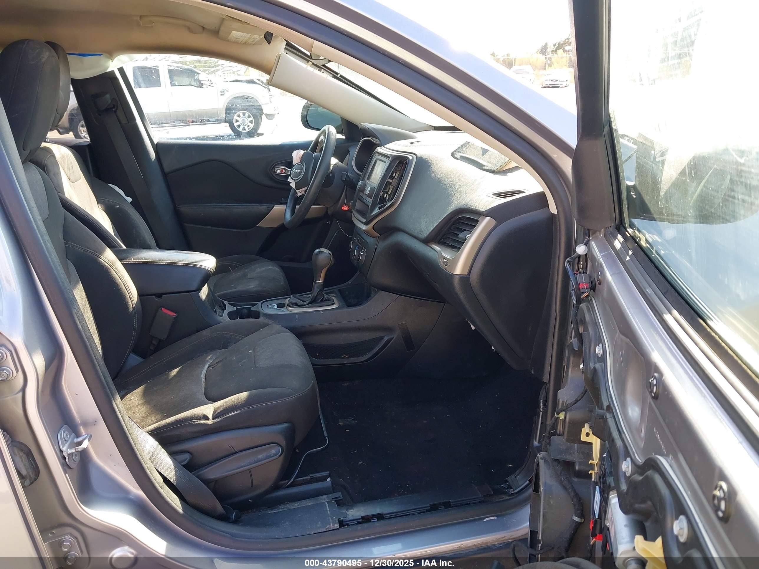JEEP CHEROKEE image 5