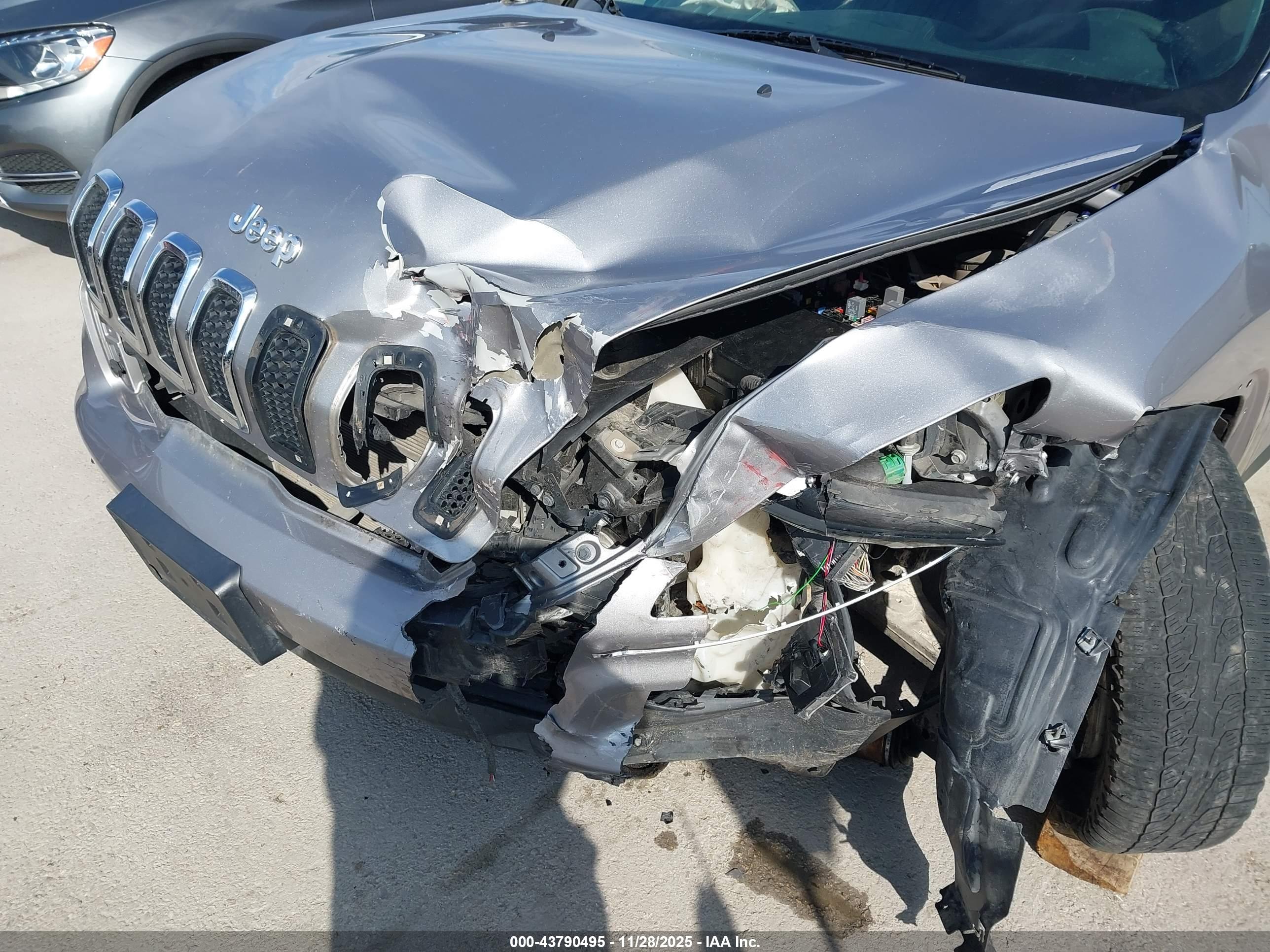JEEP CHEROKEE image 6