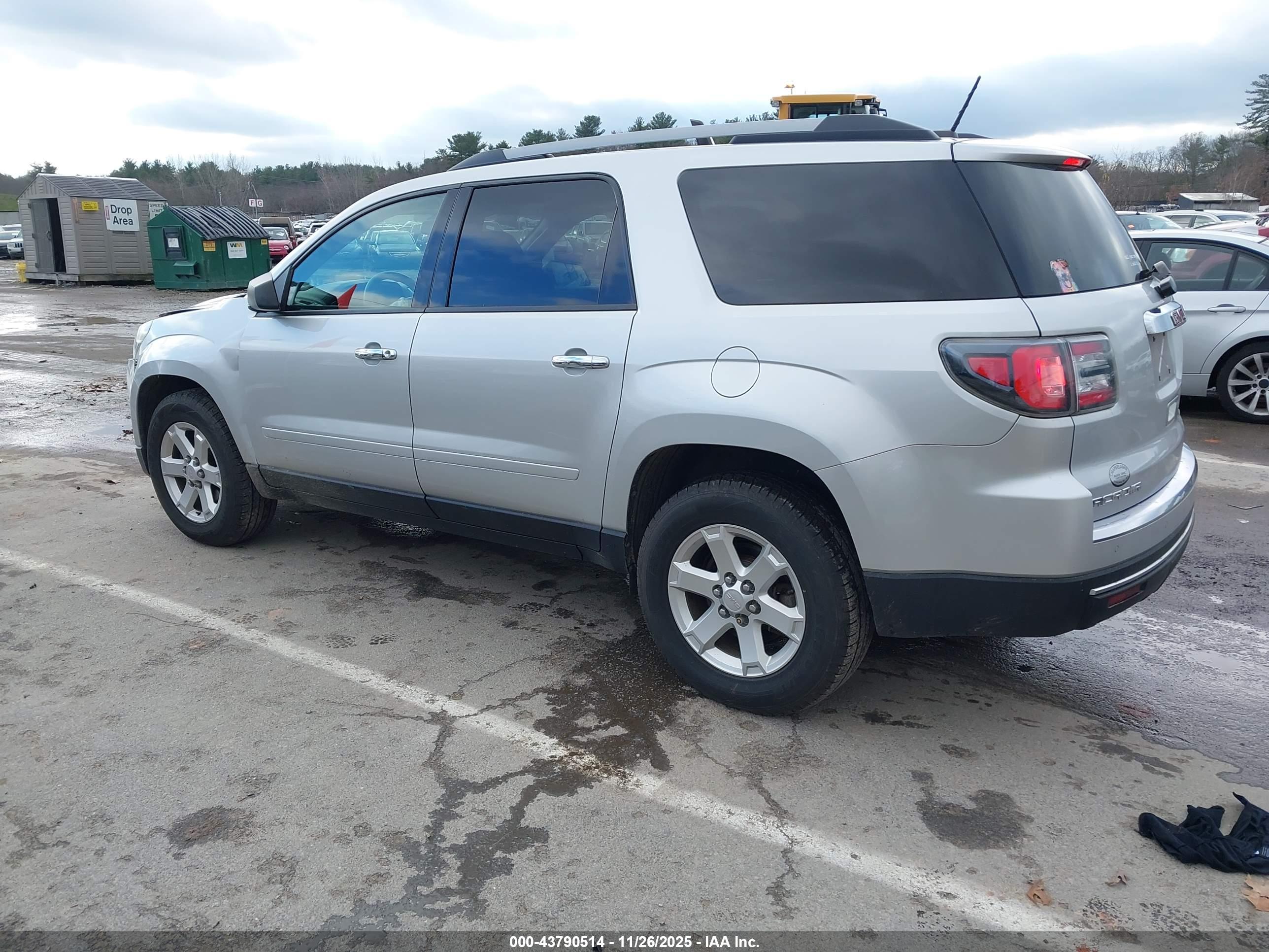 GMC ACADIA image 3