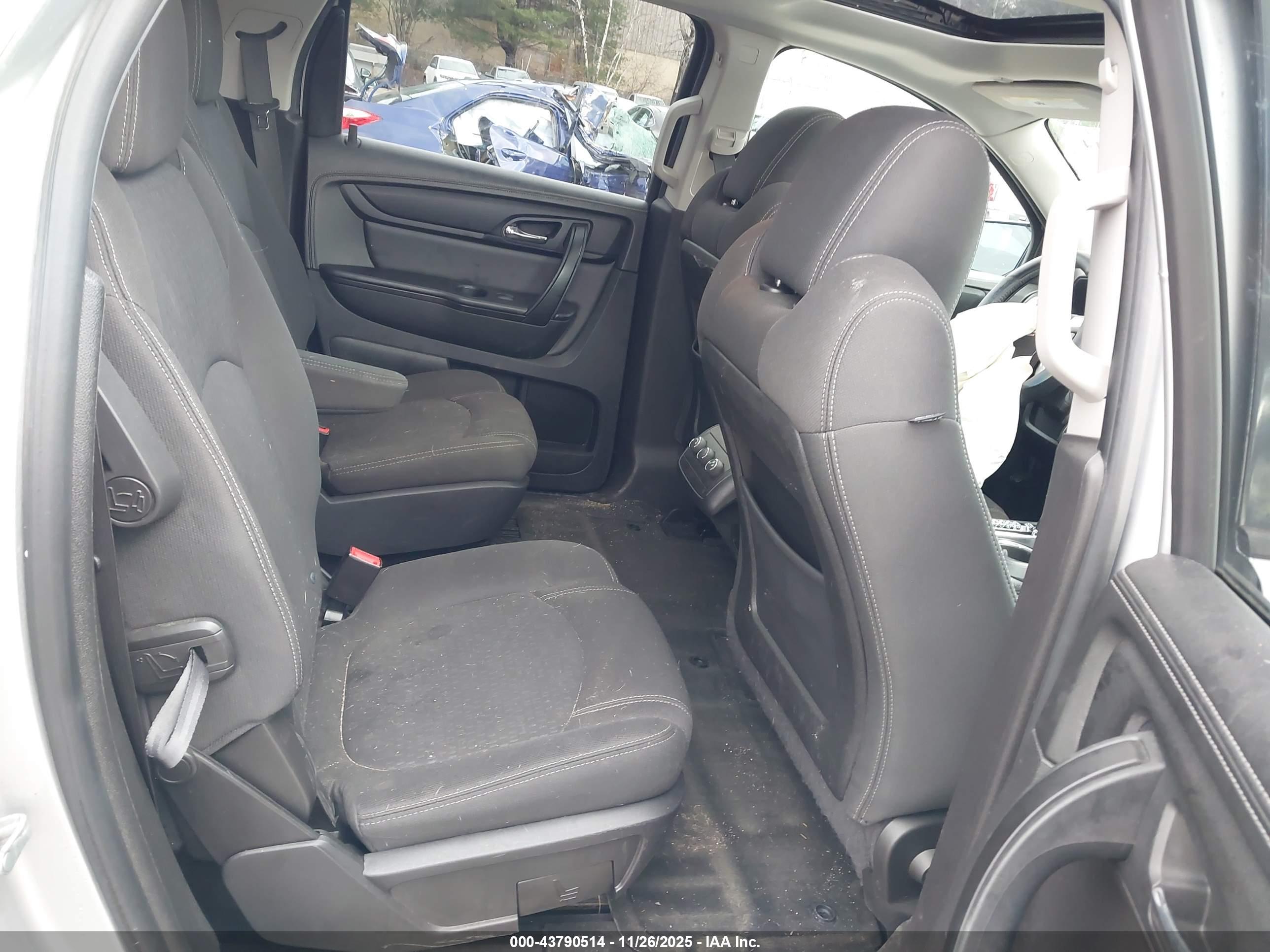 GMC ACADIA image 8