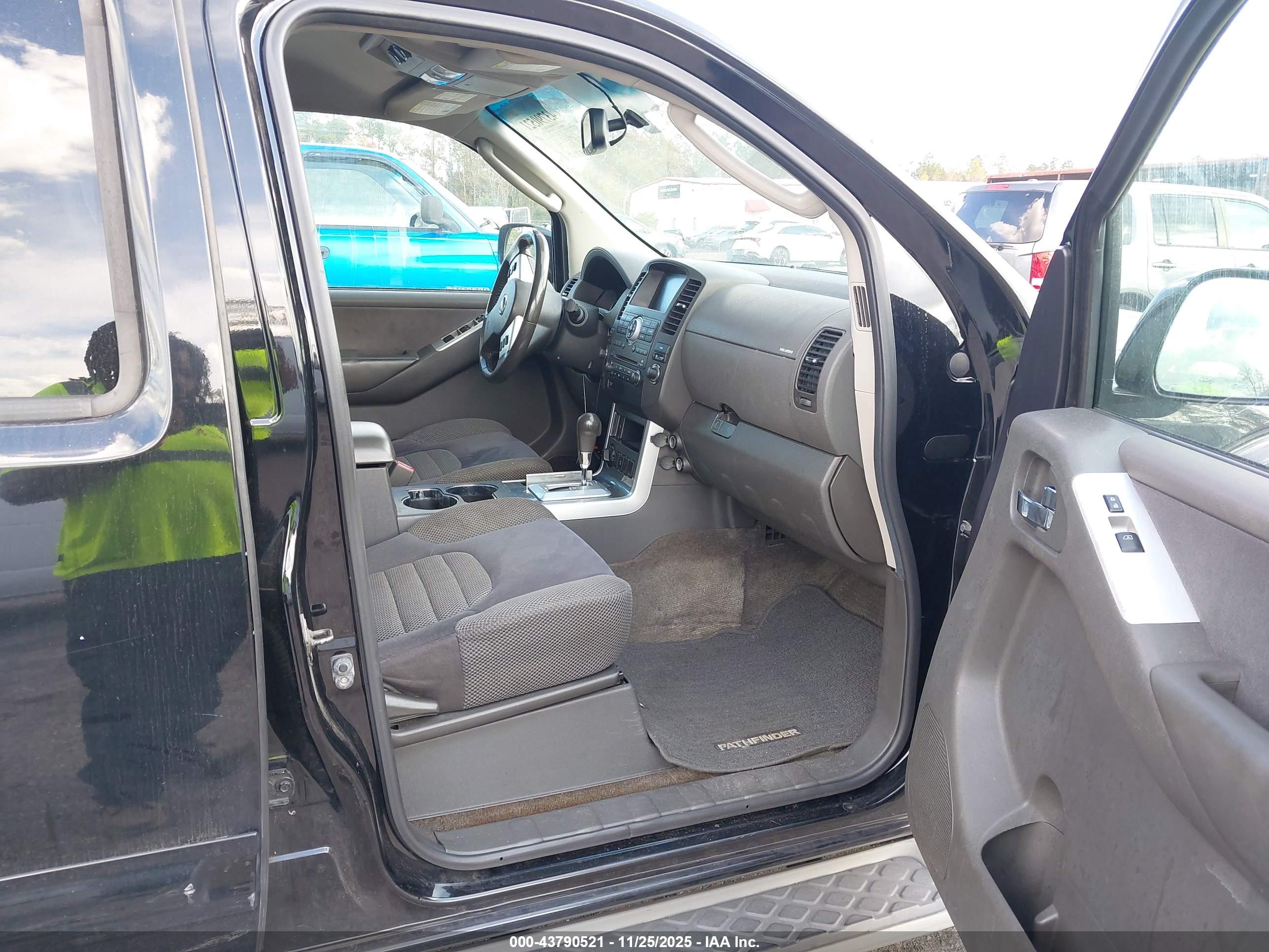 NISSAN PATHFINDER image 5