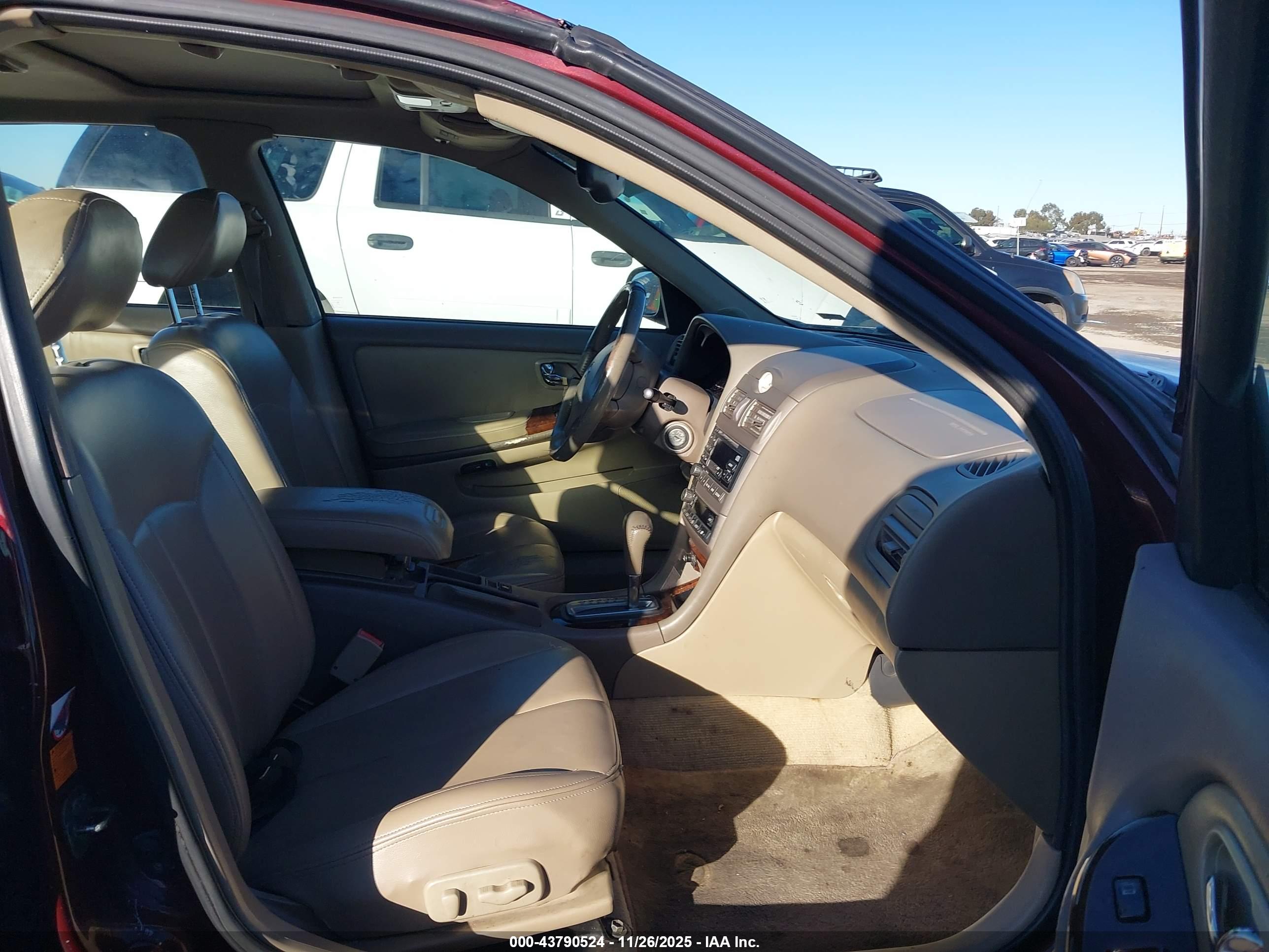 INFINITI I30 image 5