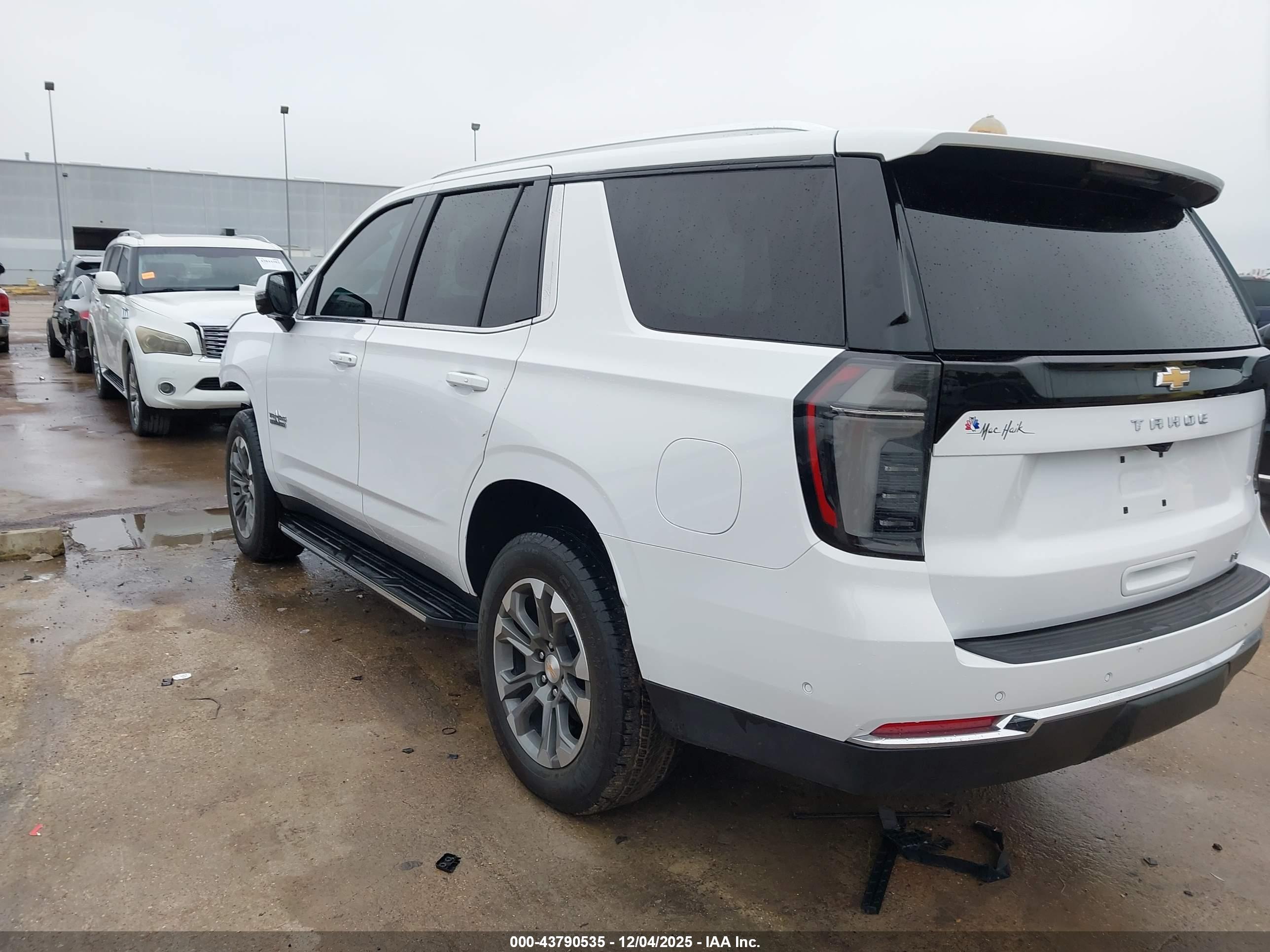 CHEVROLET TAHOE image 3