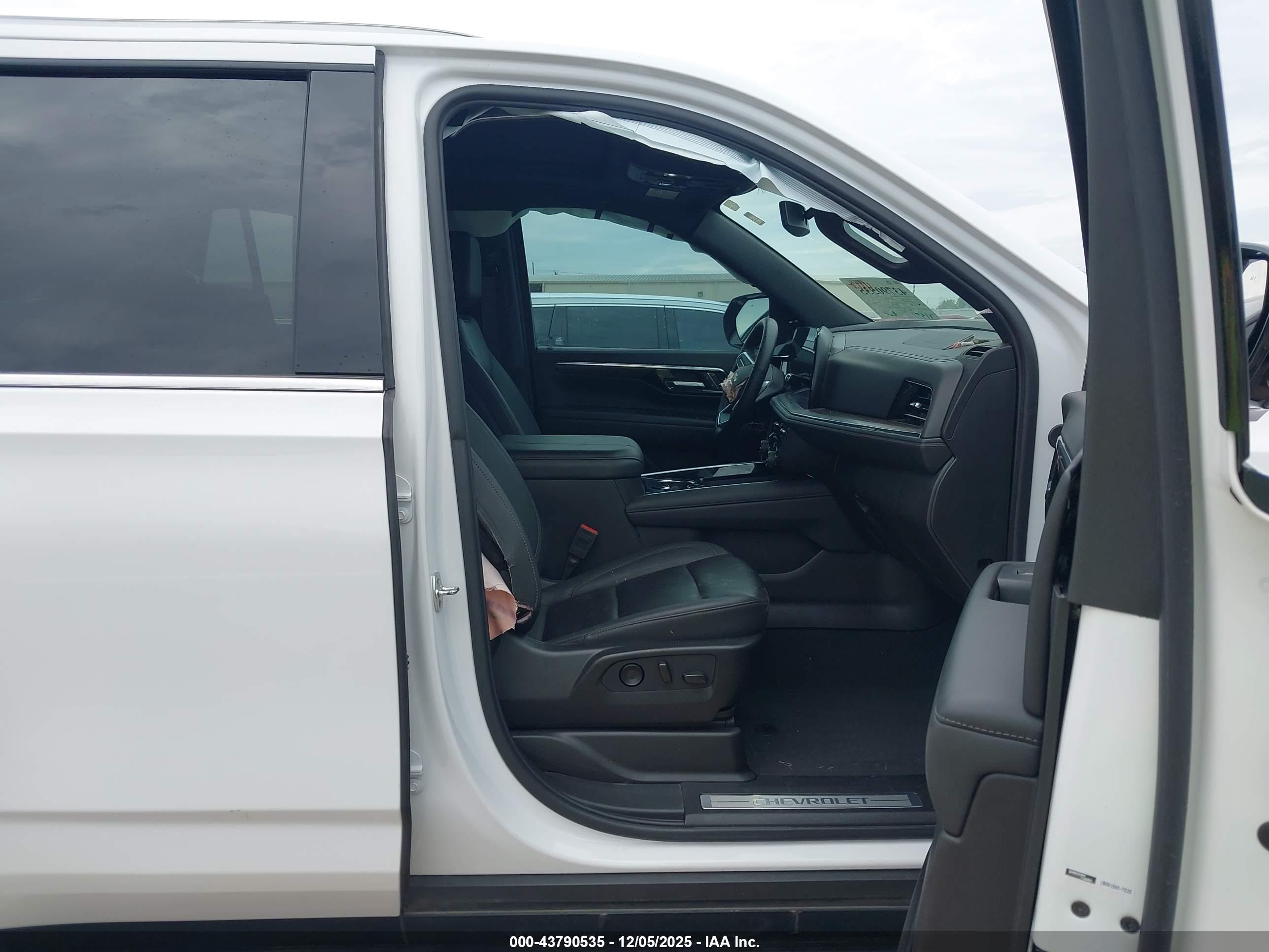 CHEVROLET TAHOE image 5