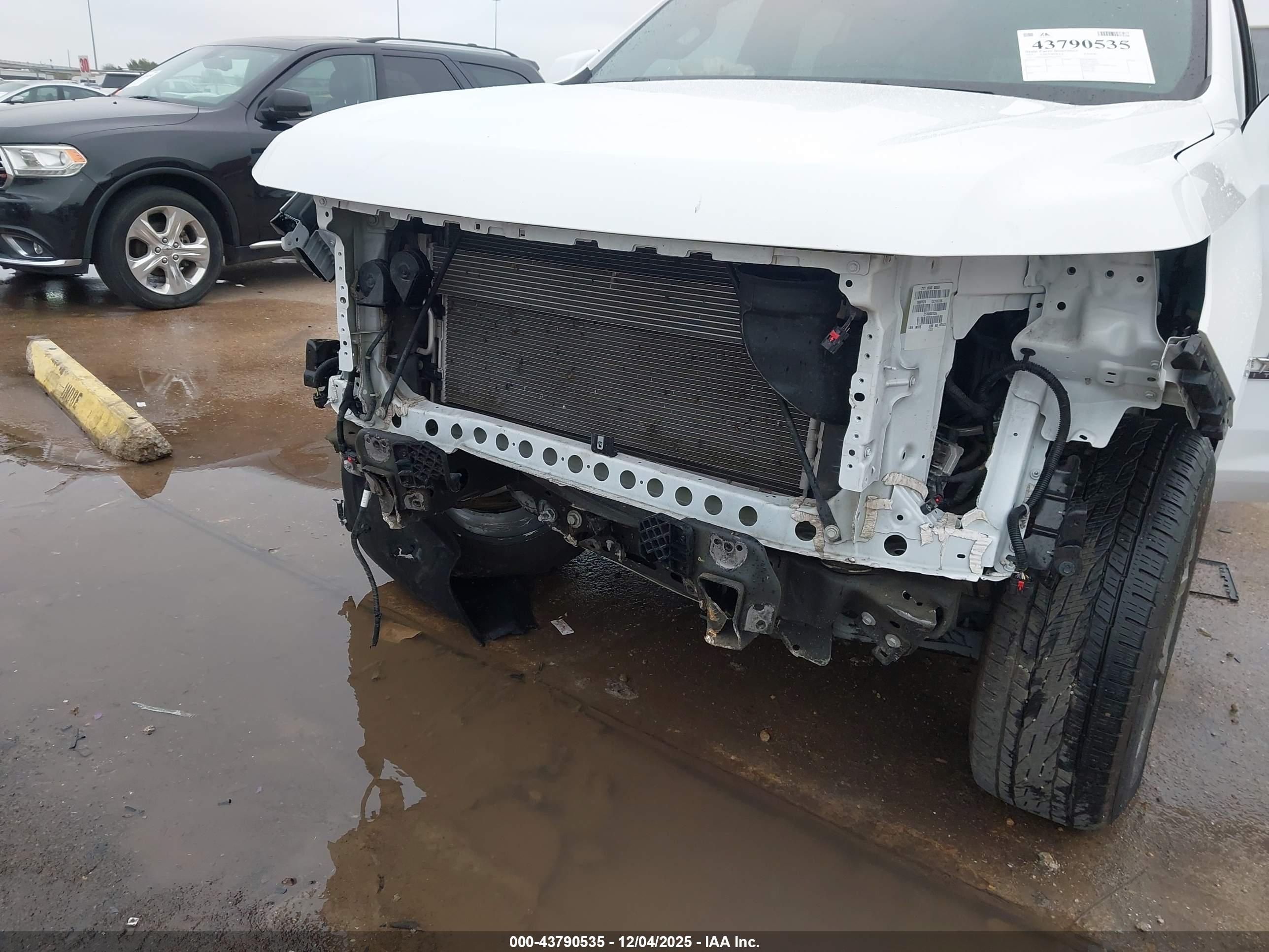 CHEVROLET TAHOE image 6