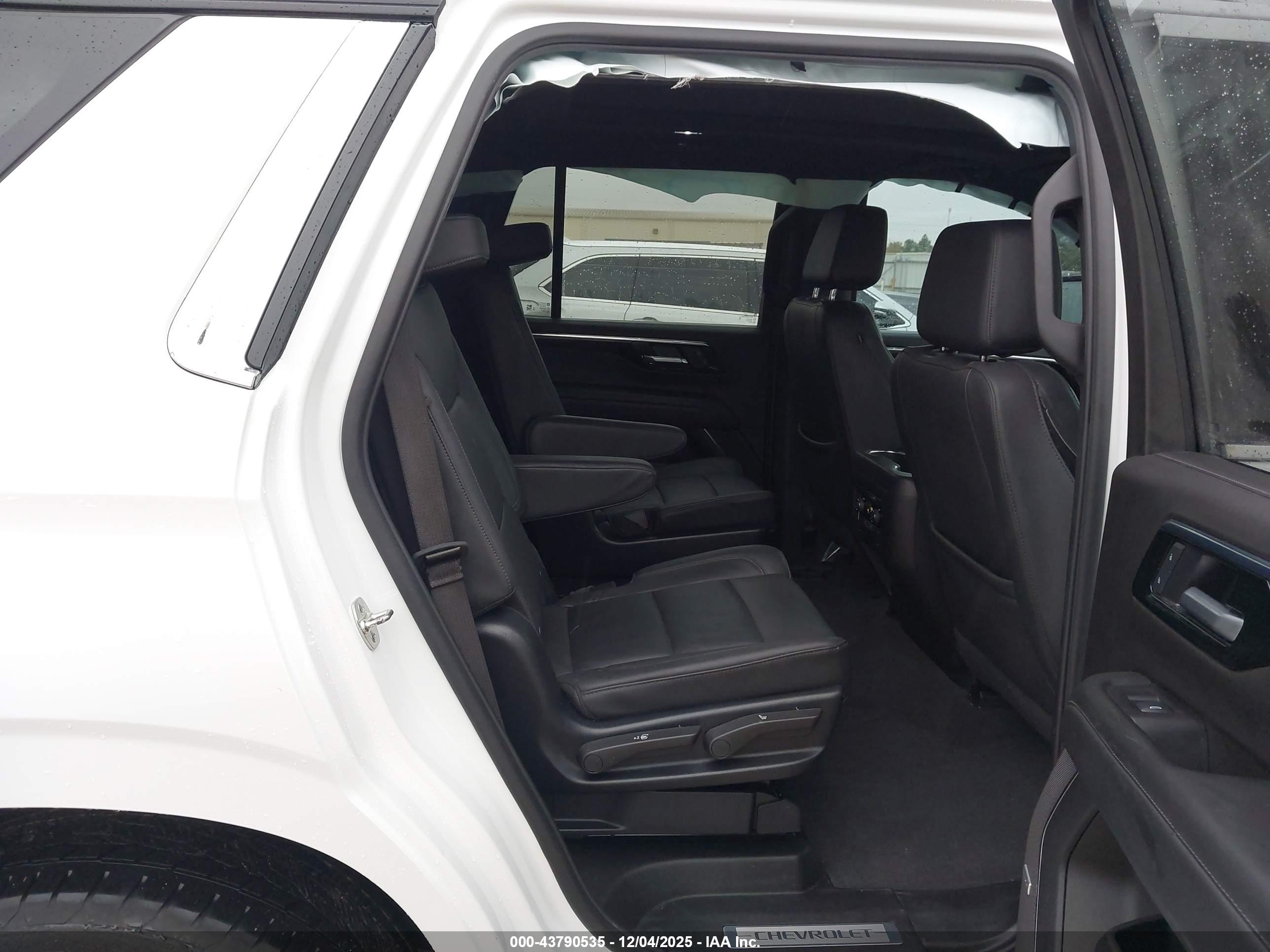 CHEVROLET TAHOE image 8
