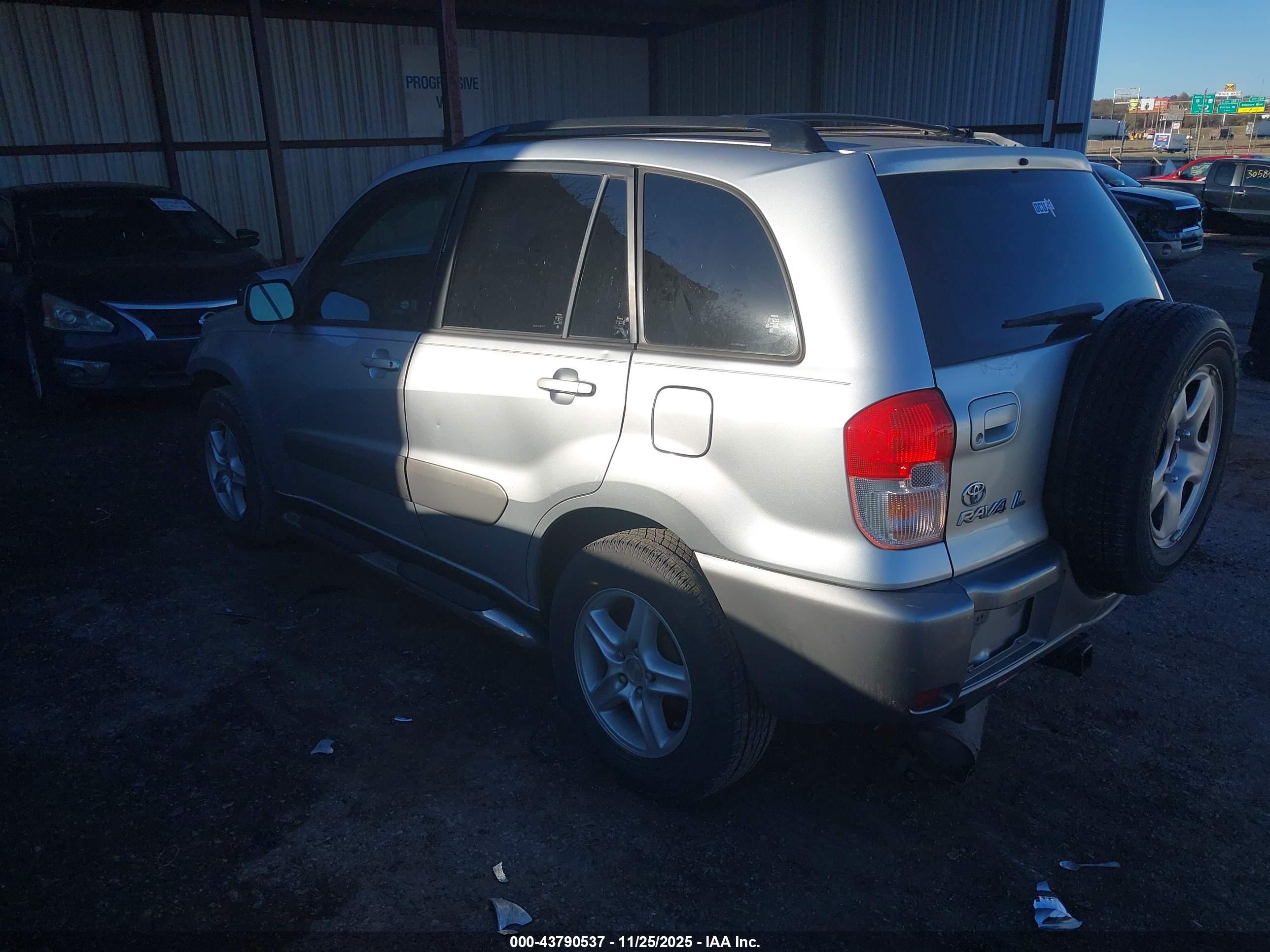 TOYOTA RAV4 image 3