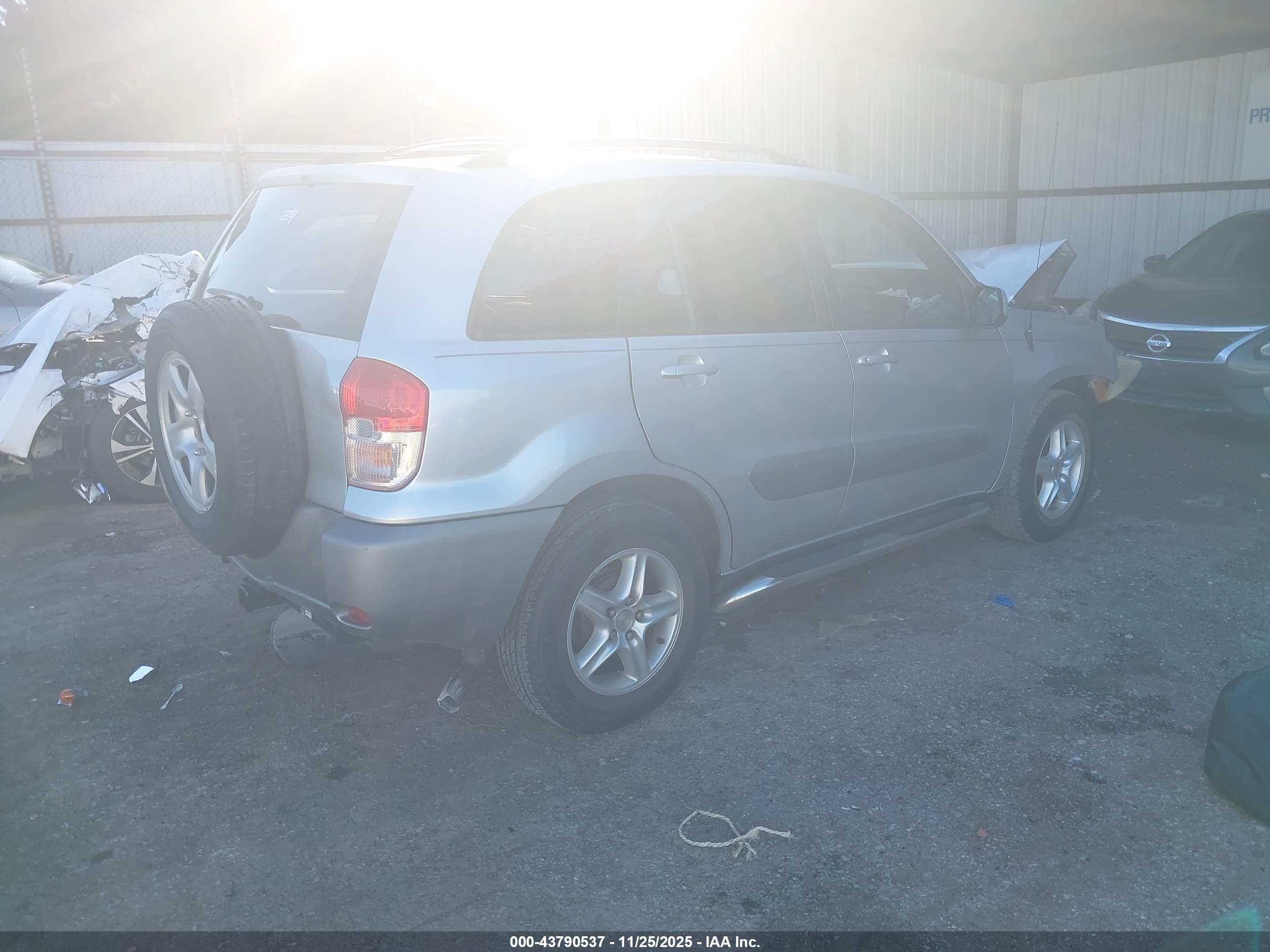 TOYOTA RAV4 image 4