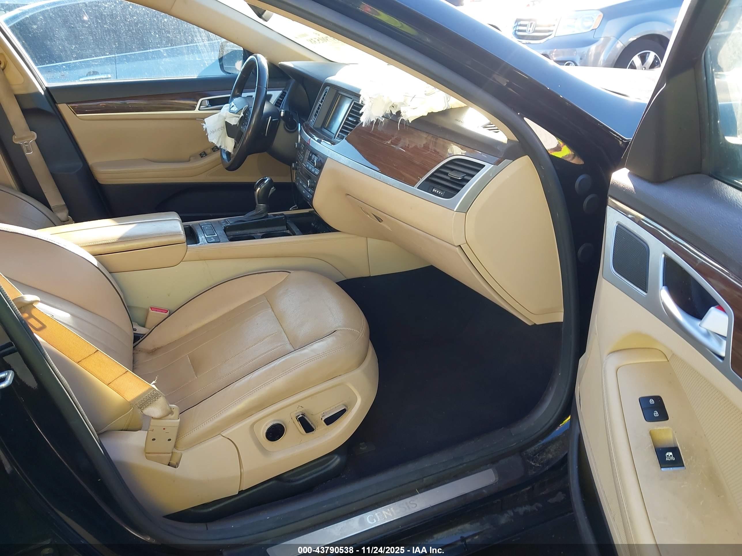 HYUNDAI GENESIS image 5