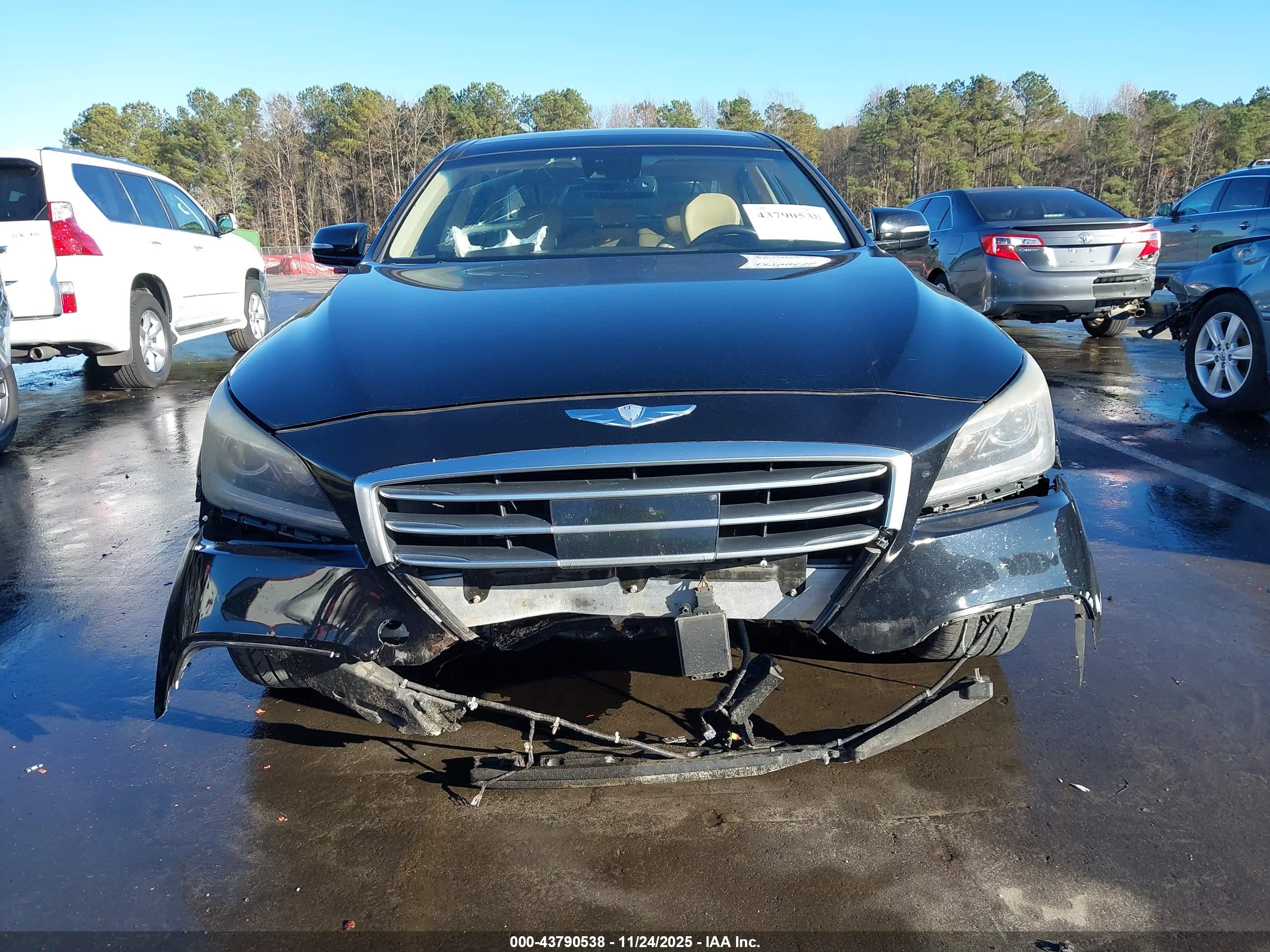 HYUNDAI GENESIS image 6