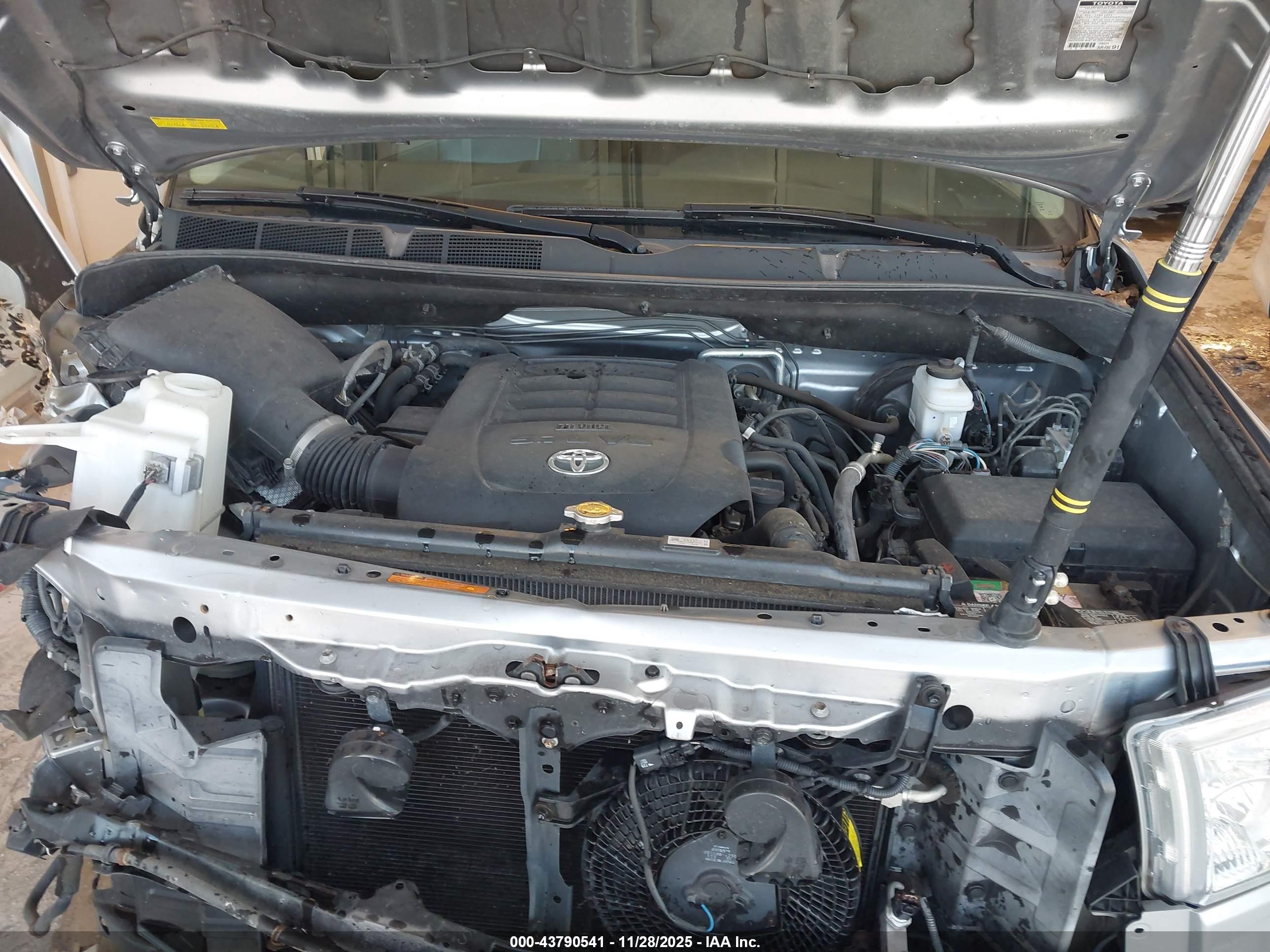 TOYOTA SEQUOIA image 10