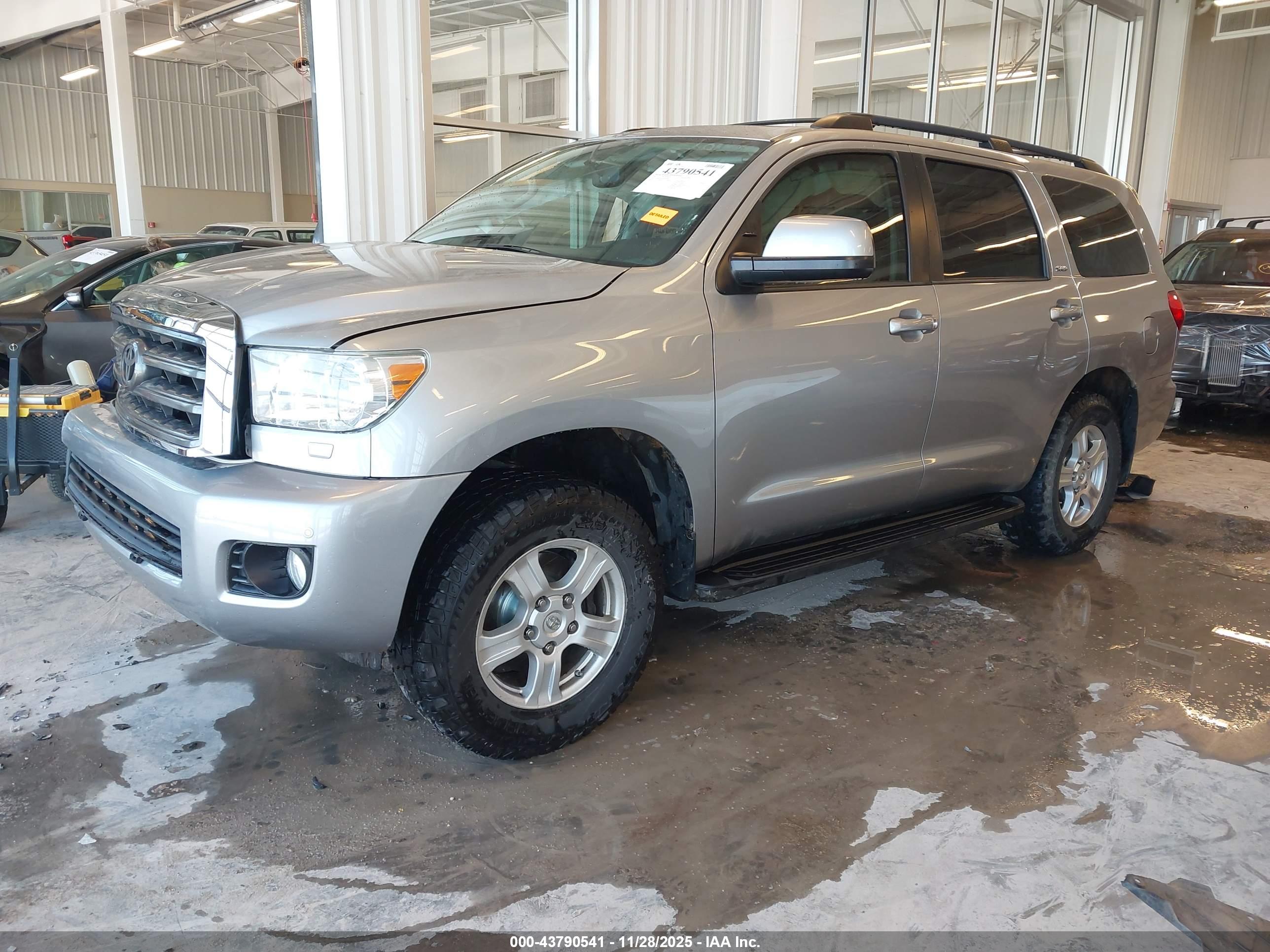 TOYOTA SEQUOIA image 2