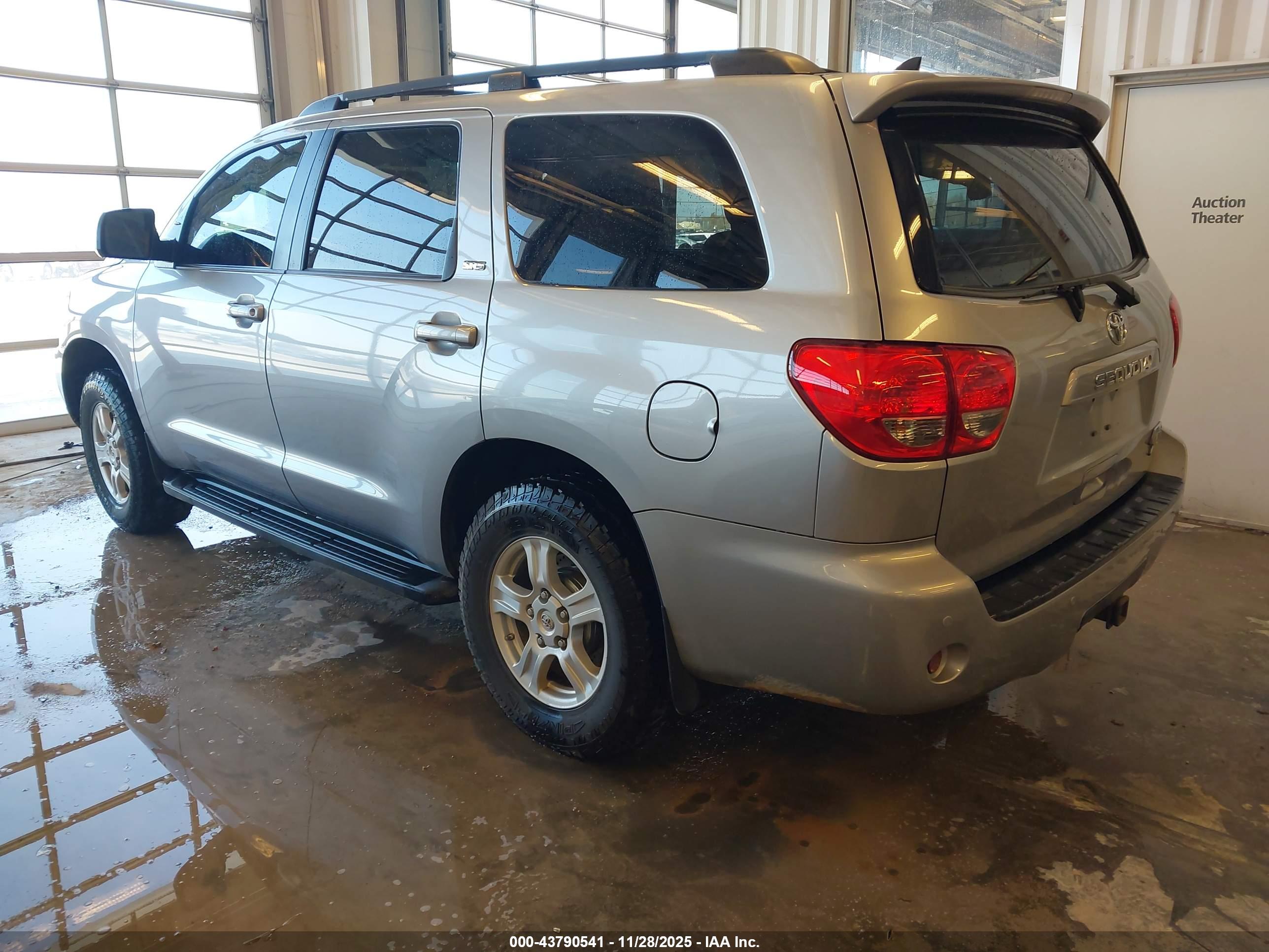 TOYOTA SEQUOIA image 3