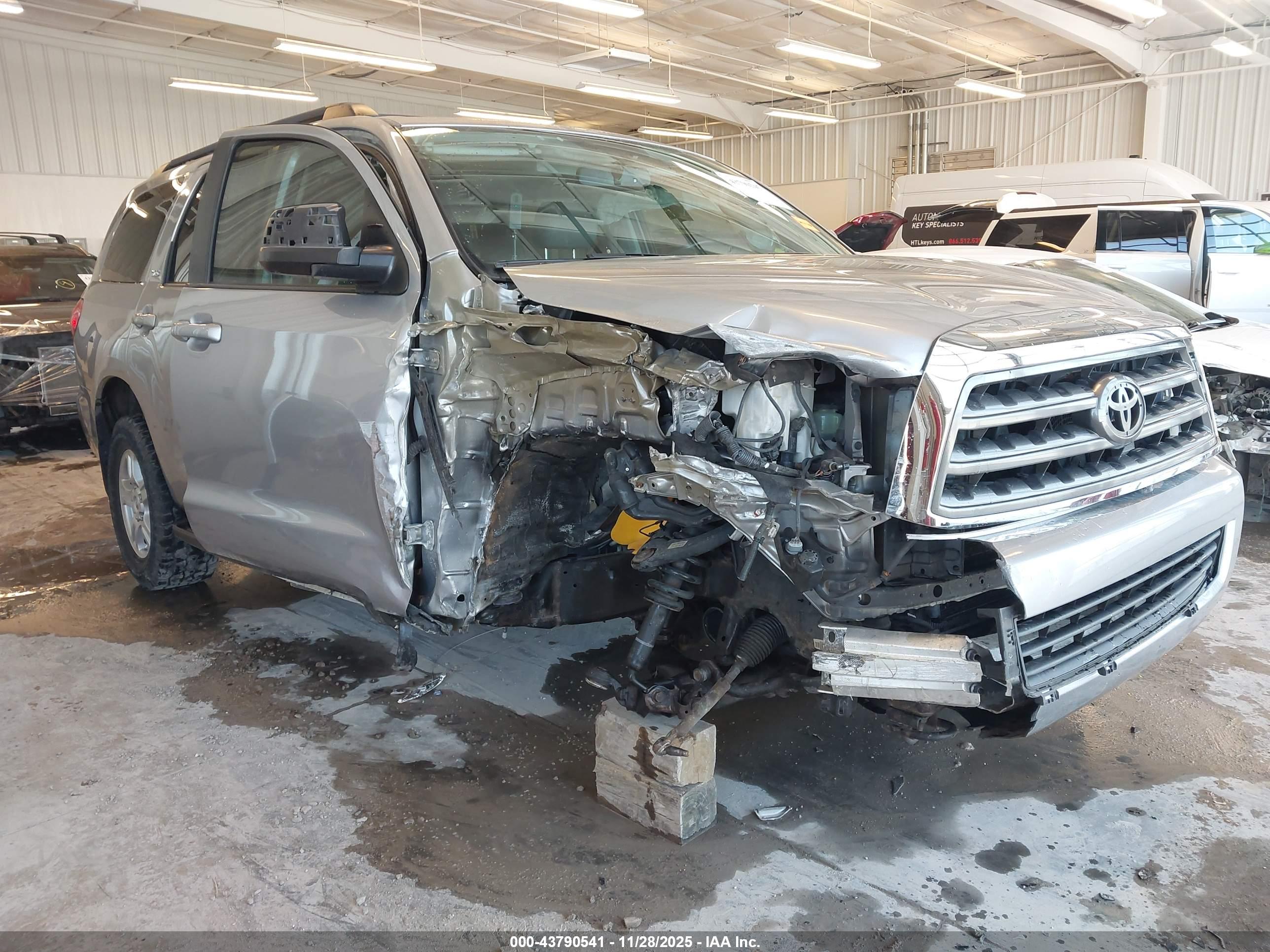 TOYOTA SEQUOIA image 6