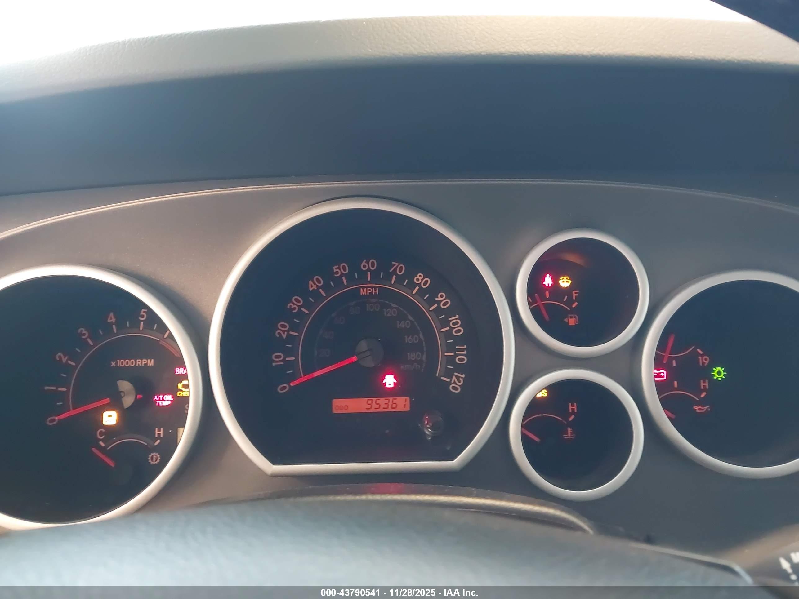 TOYOTA SEQUOIA image 7
