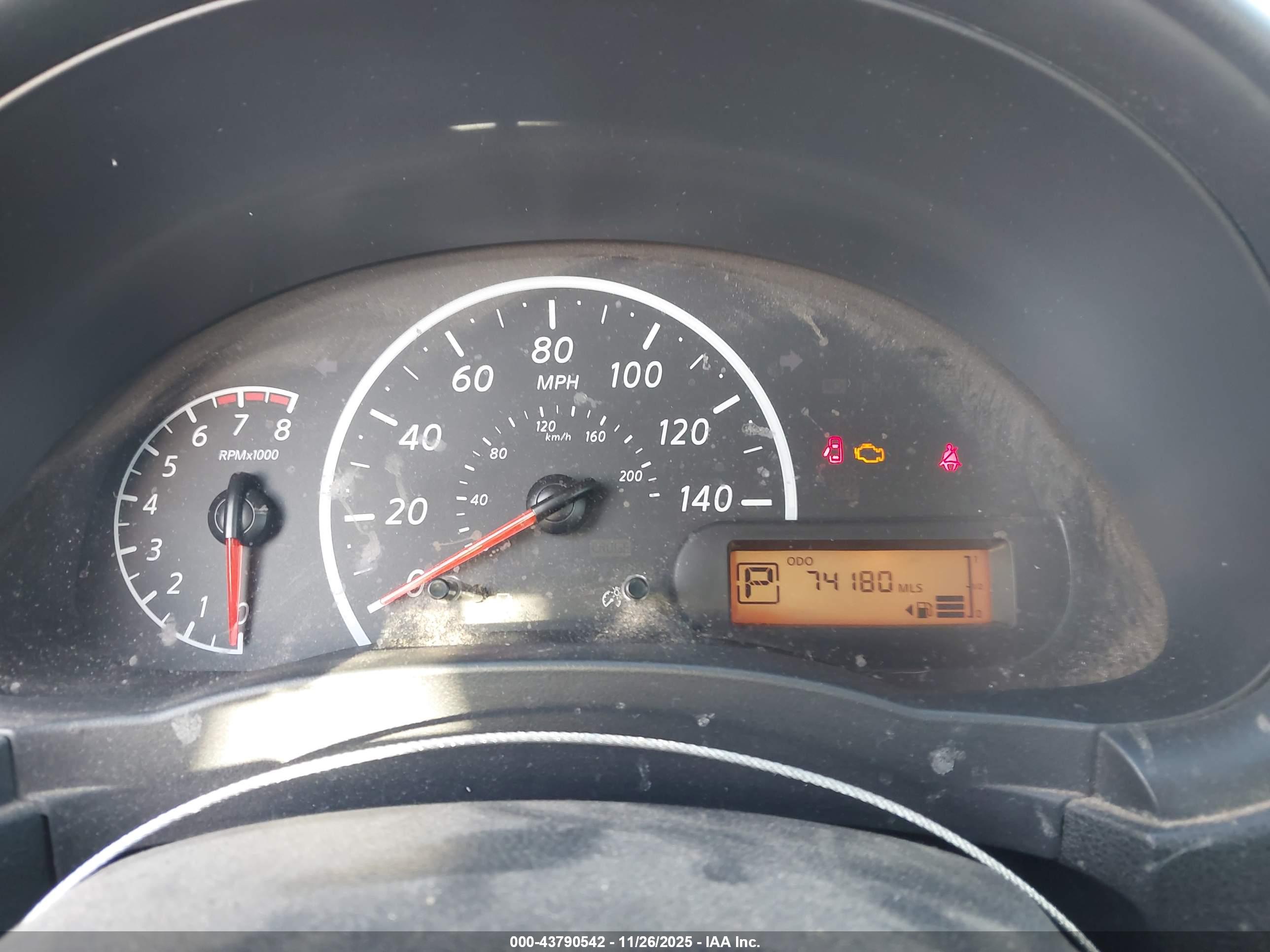 NISSAN VERSA image 7
