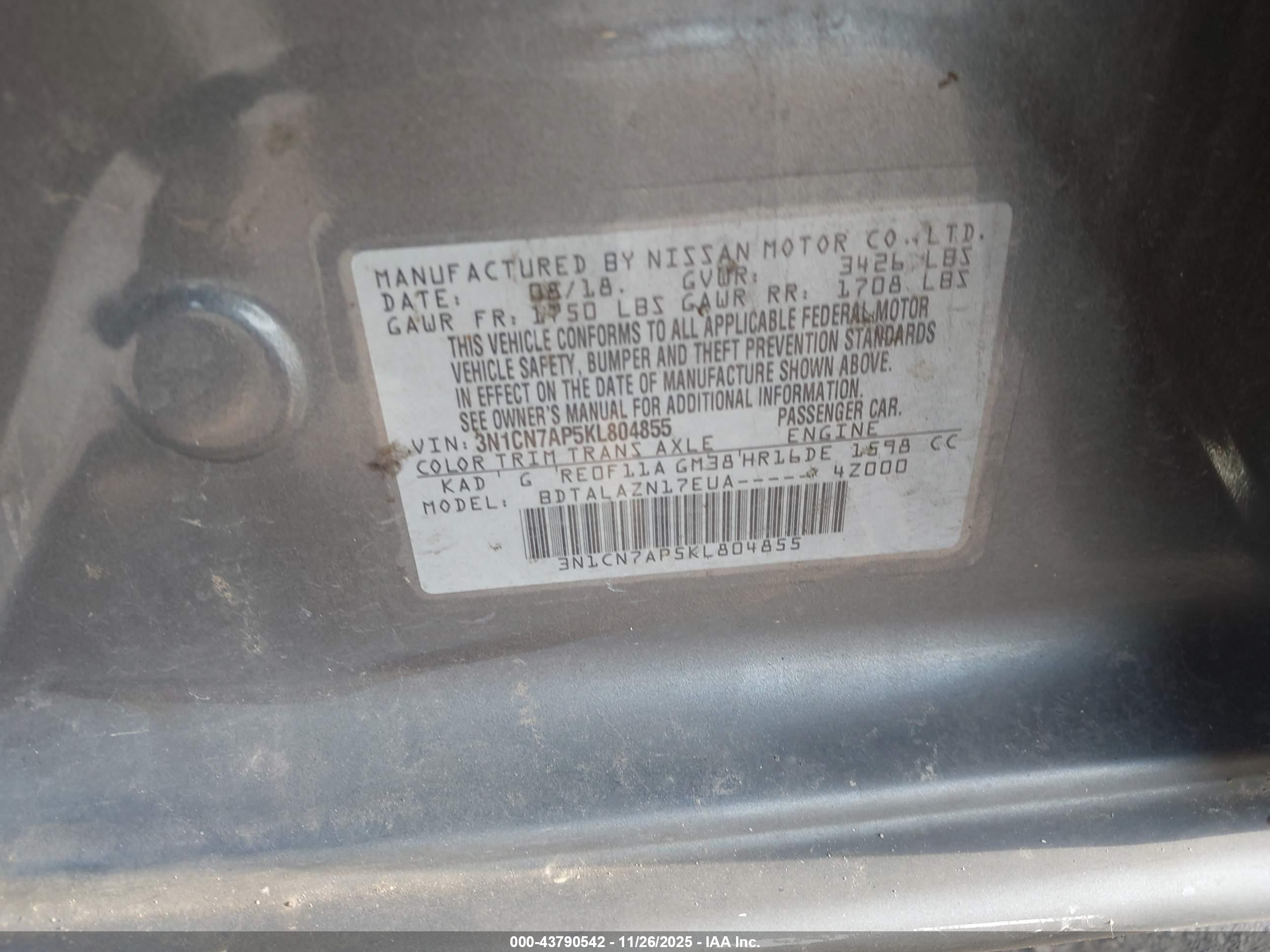 NISSAN VERSA image 9