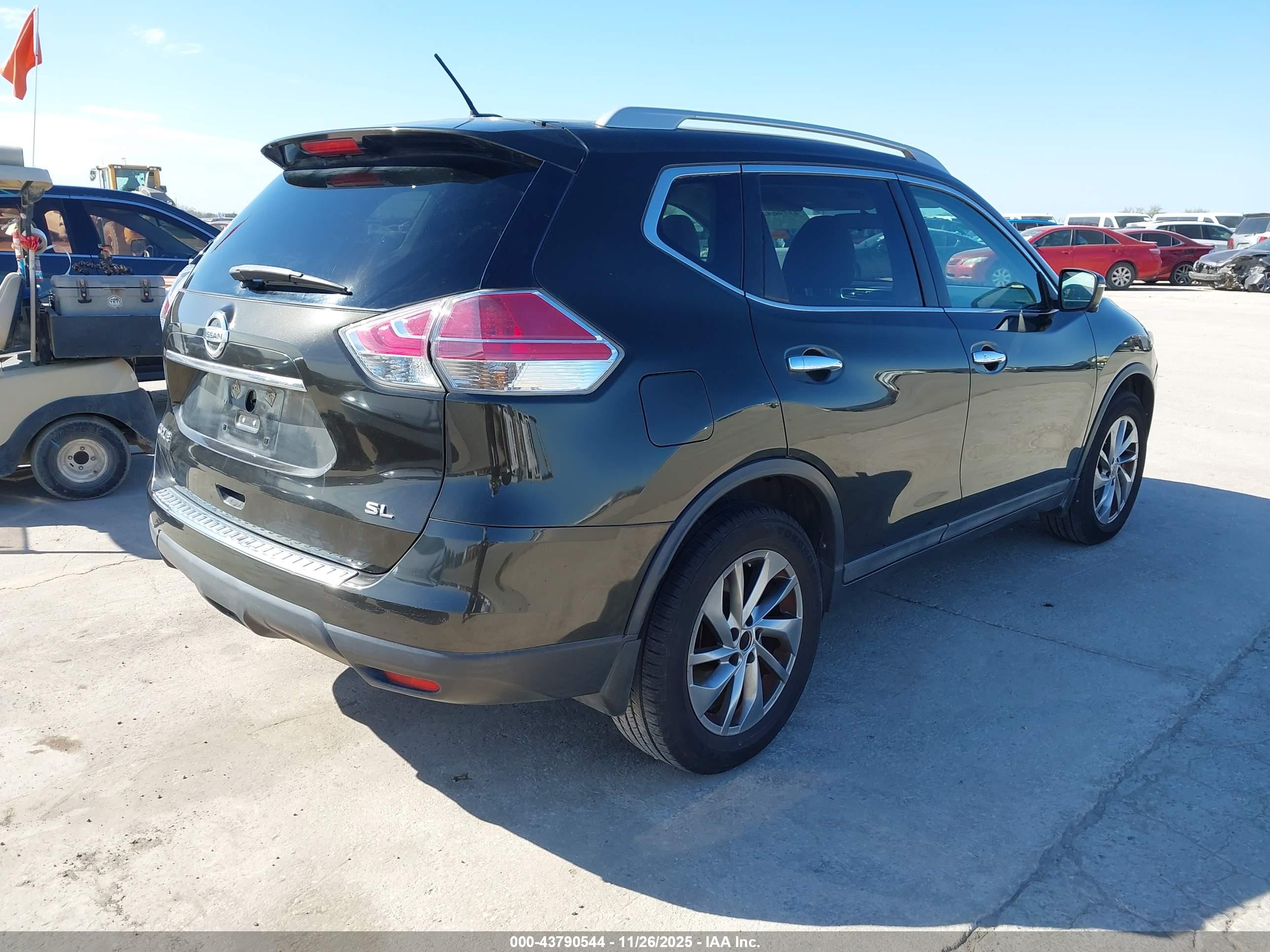 NISSAN ROGUE image 4