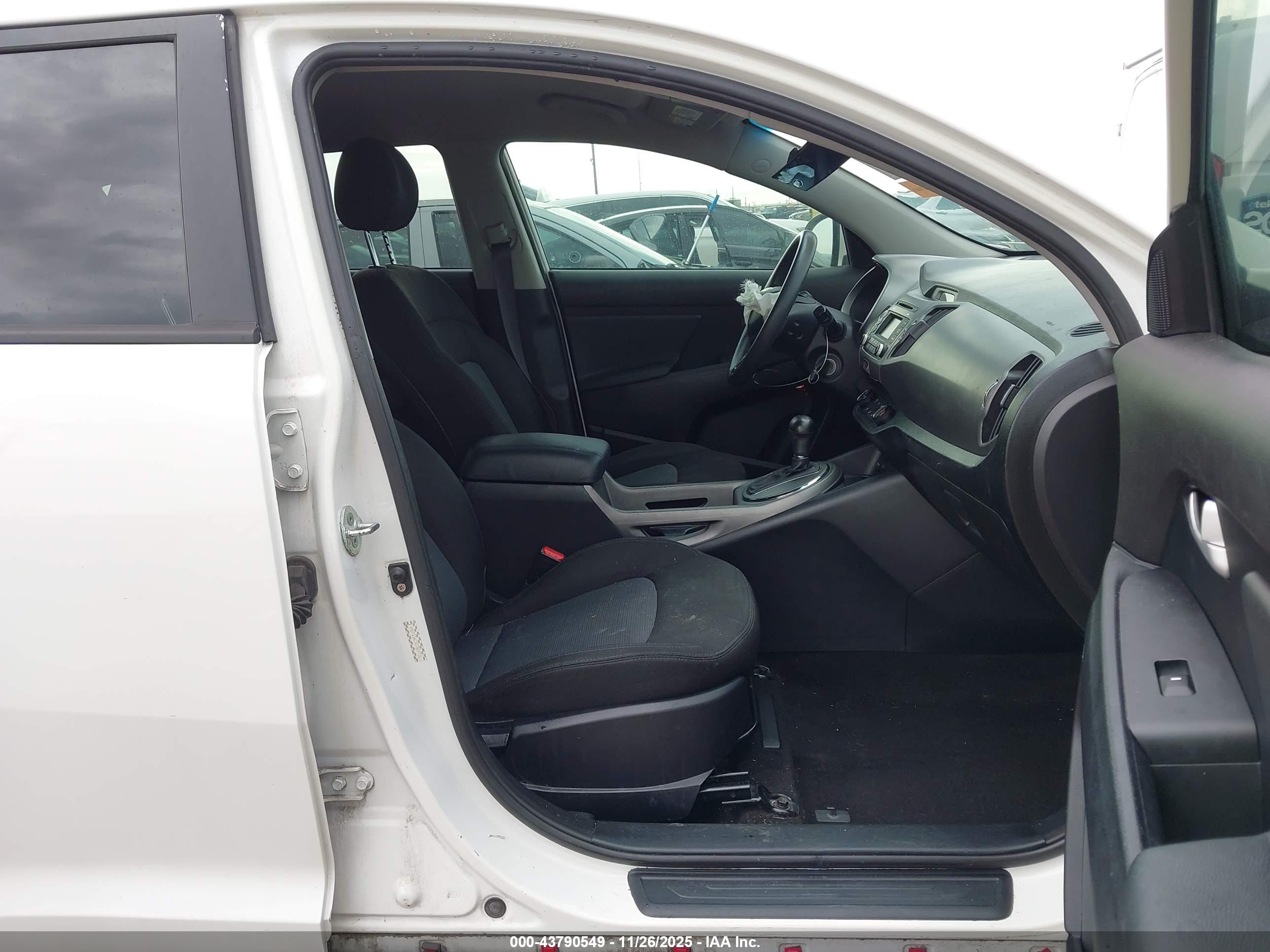 KIA SPORTAGE image 5